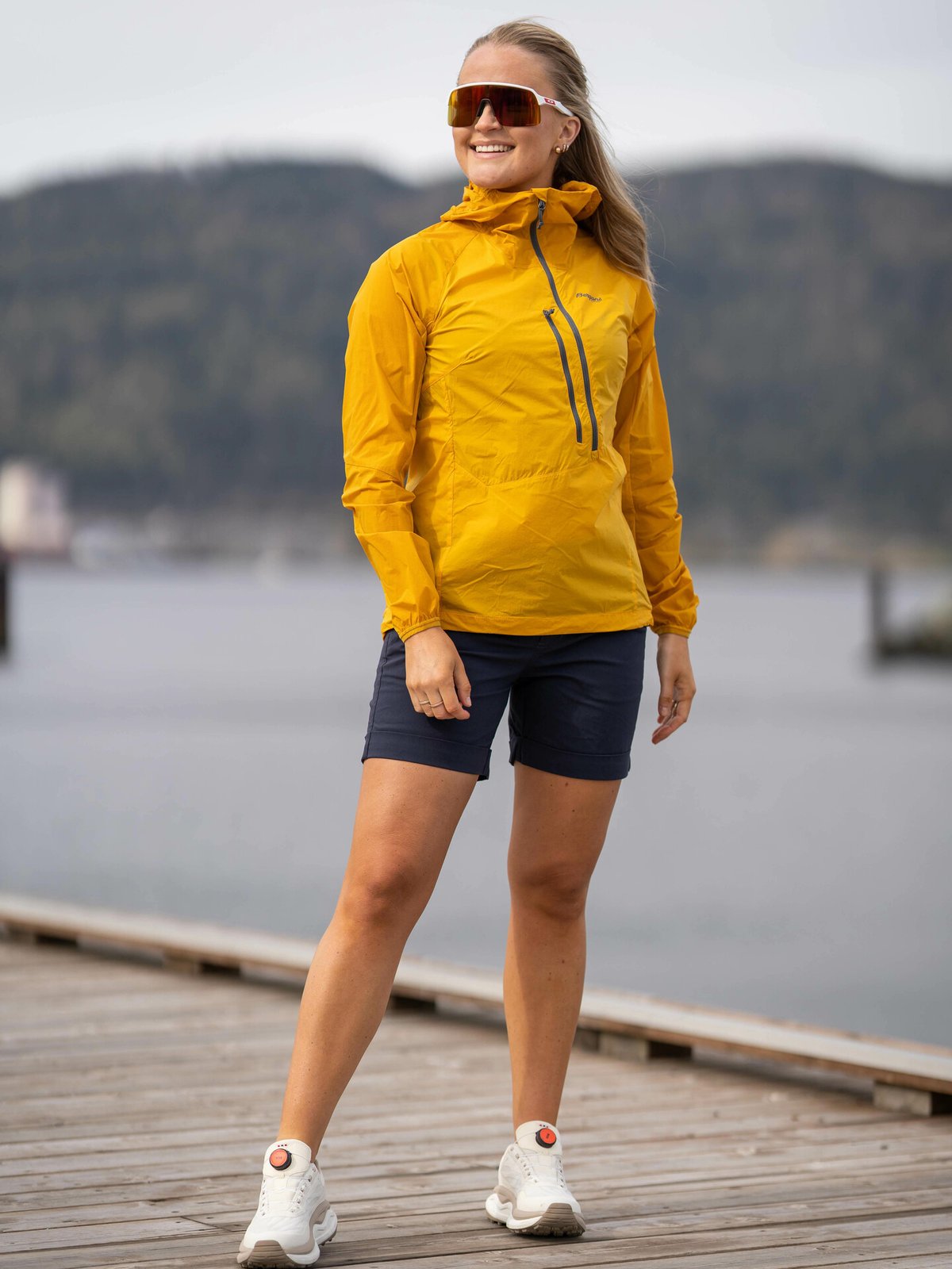 Bergans Cecilie Light Wind Anorak Light Golden Yellow / Golden Yellow / Solid Dark Grey