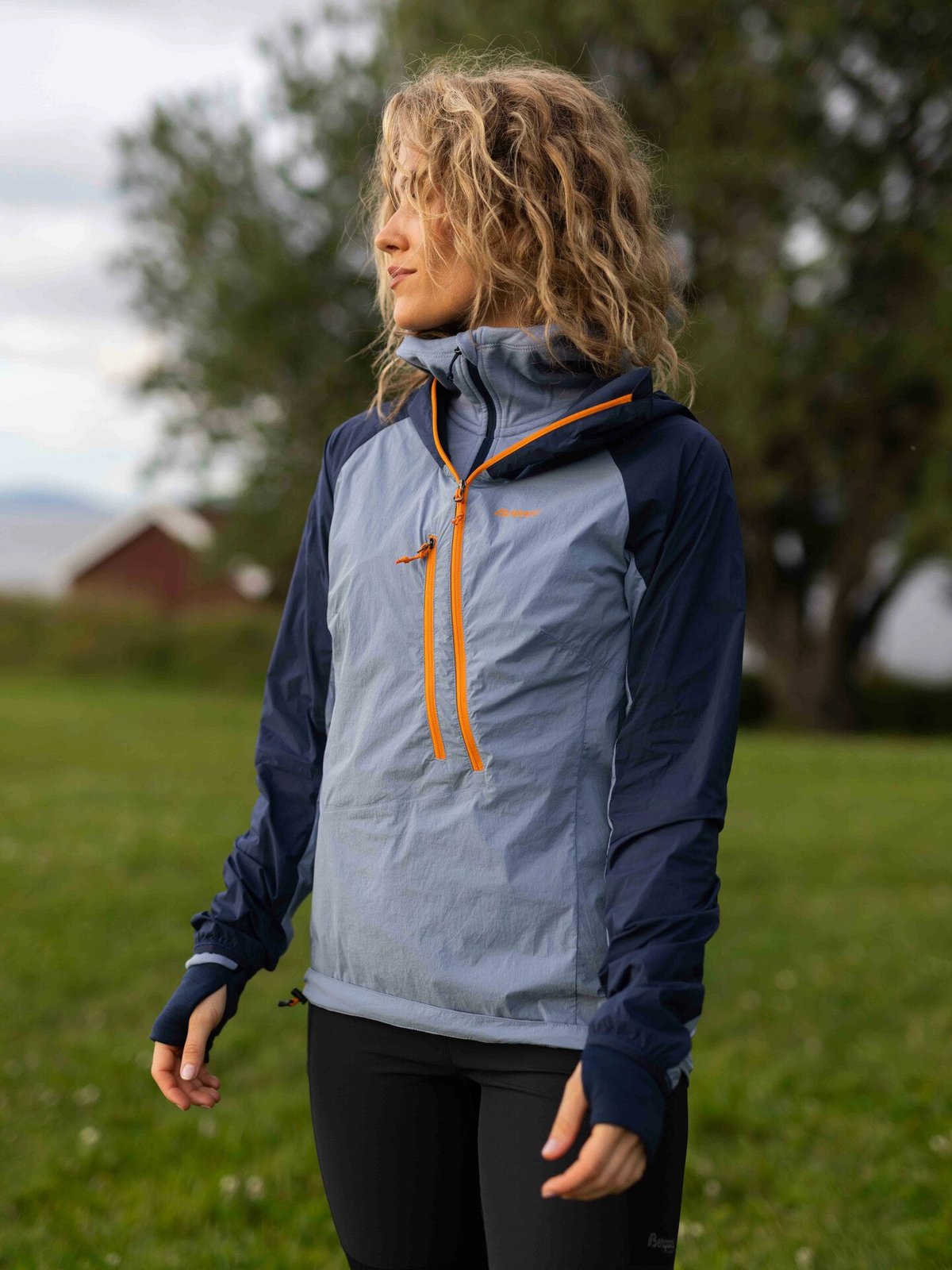 Bergans Cecilie Light Wind Anorak Misty Sky Blue / Orion Blue