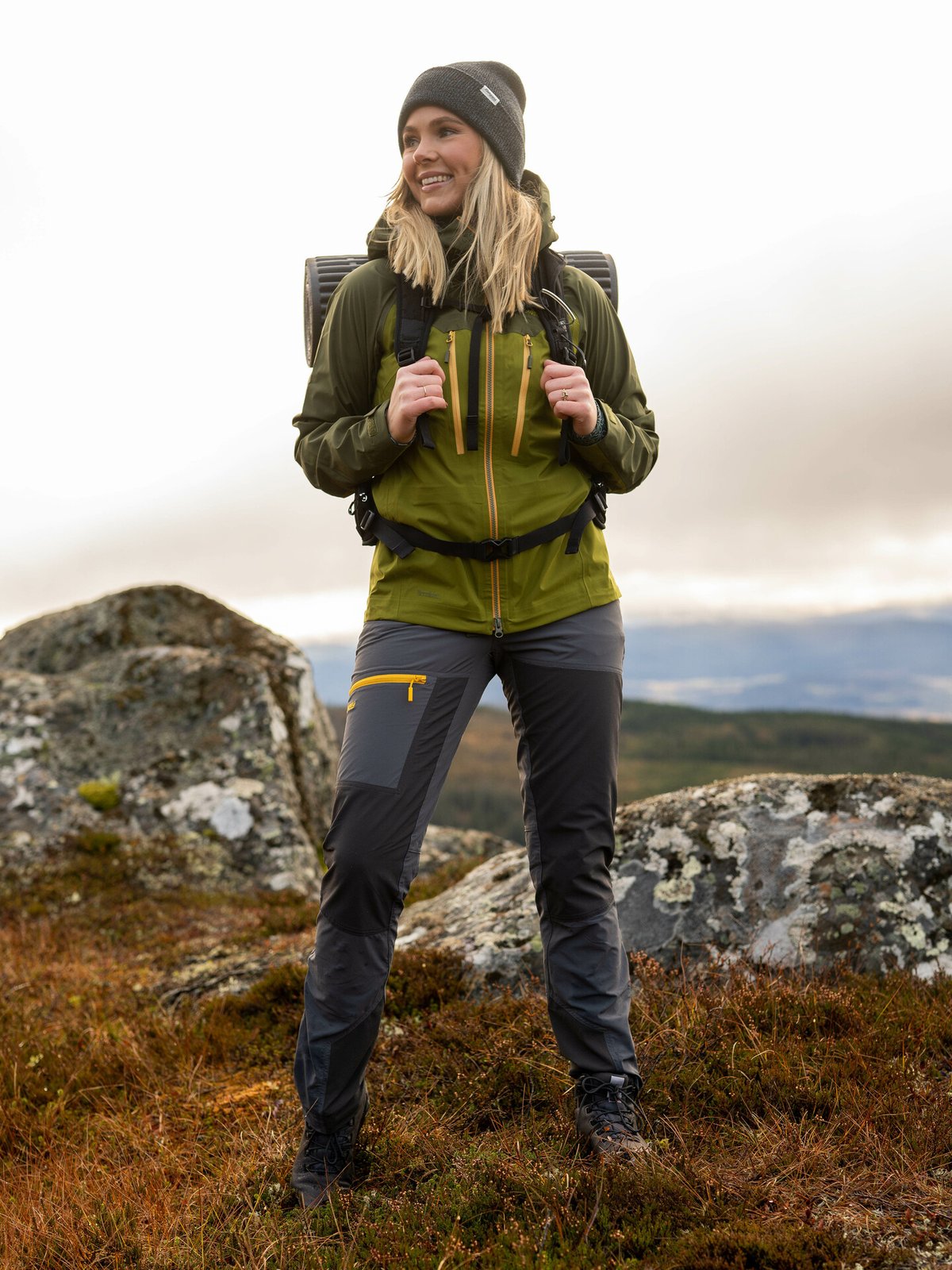 Bergans Cecilie Mountain Softshell Pants Solid Dark Grey / Solid Charcoal / Light Golden Yellow