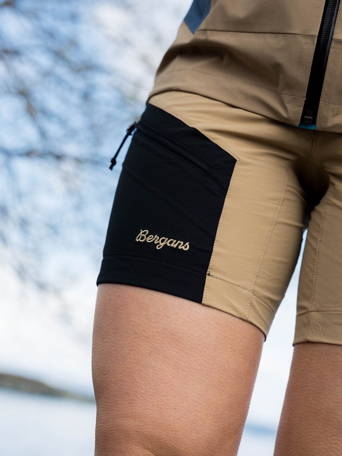Bergans Vaagaa Light Softshell Shorts Women Warm Sand / Black