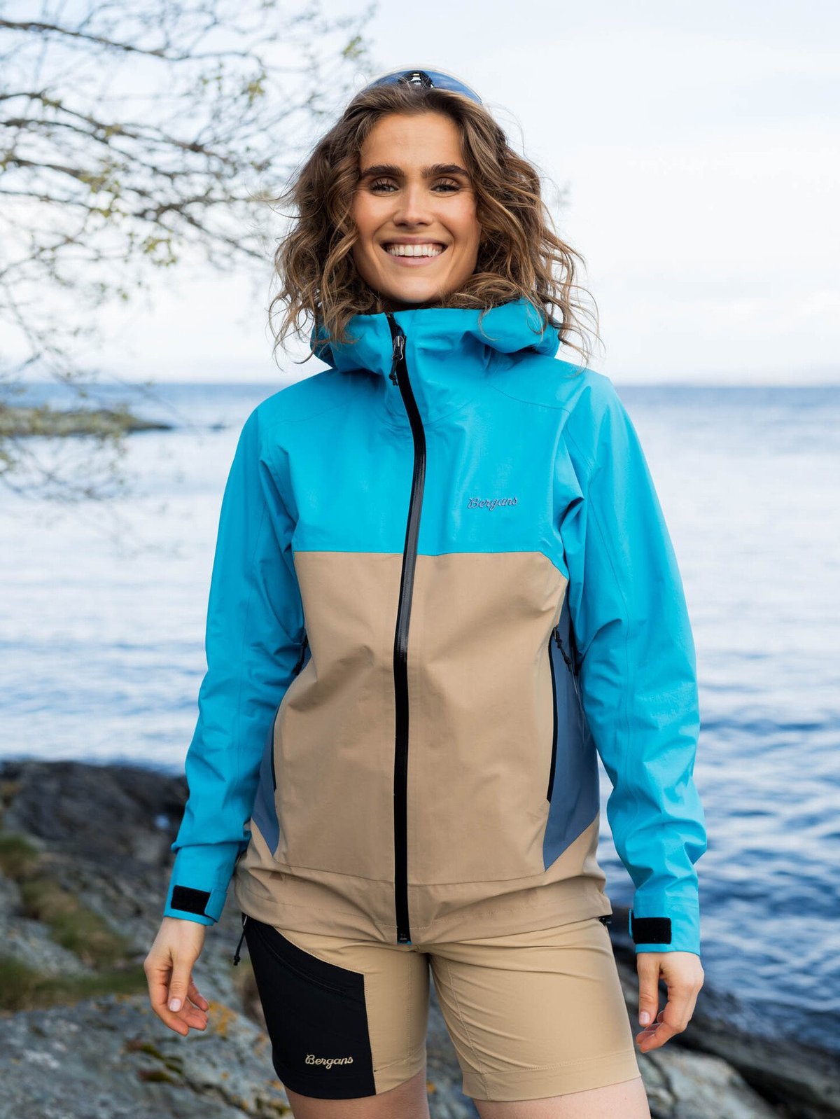 Bergans Vaagaa 3L Shell Jacket Women Aqua Lagoon / Warm Sand