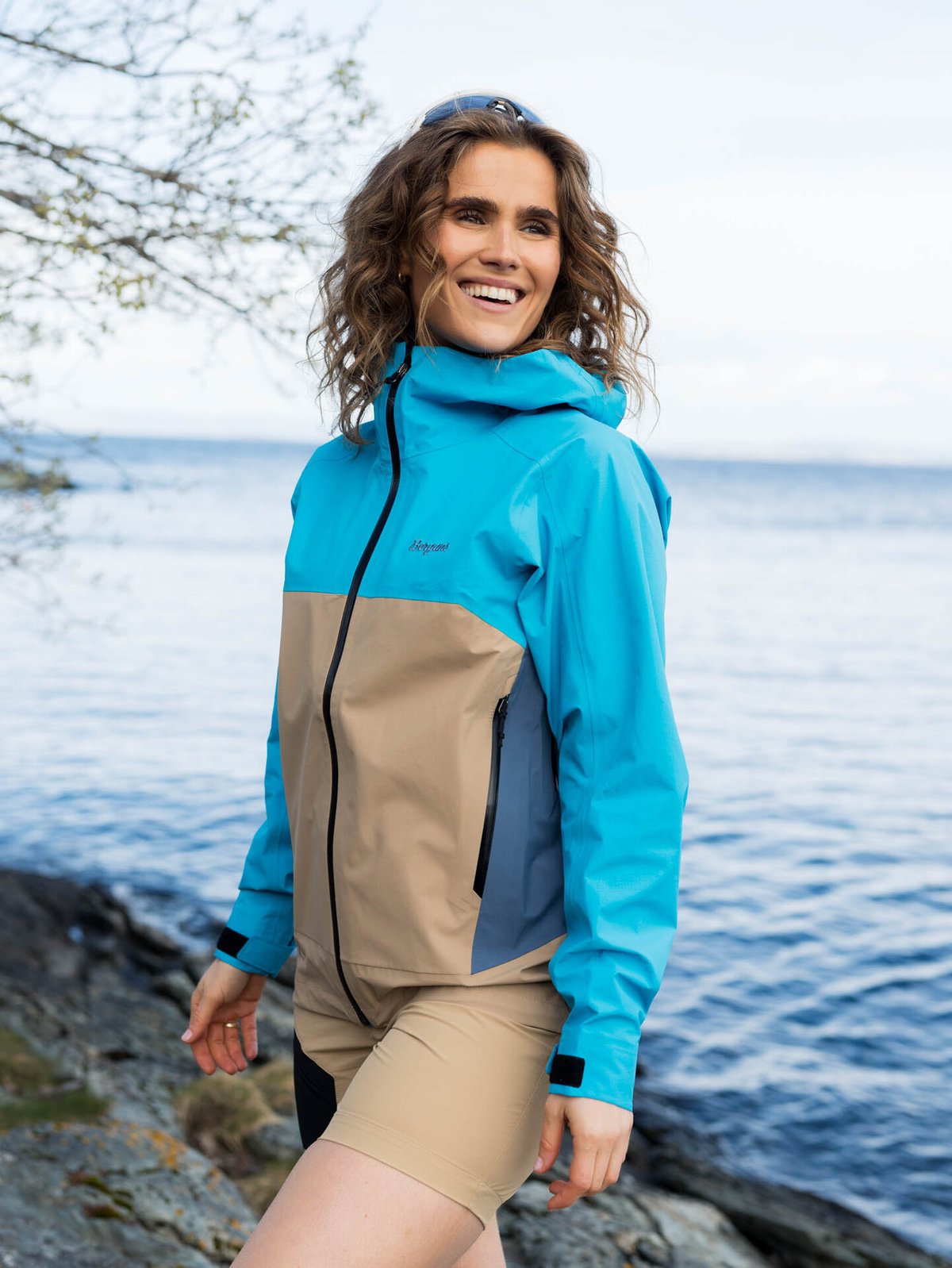 Bergans Vaagaa 3L Shell Jacket Women Aqua Lagoon / Warm Sand