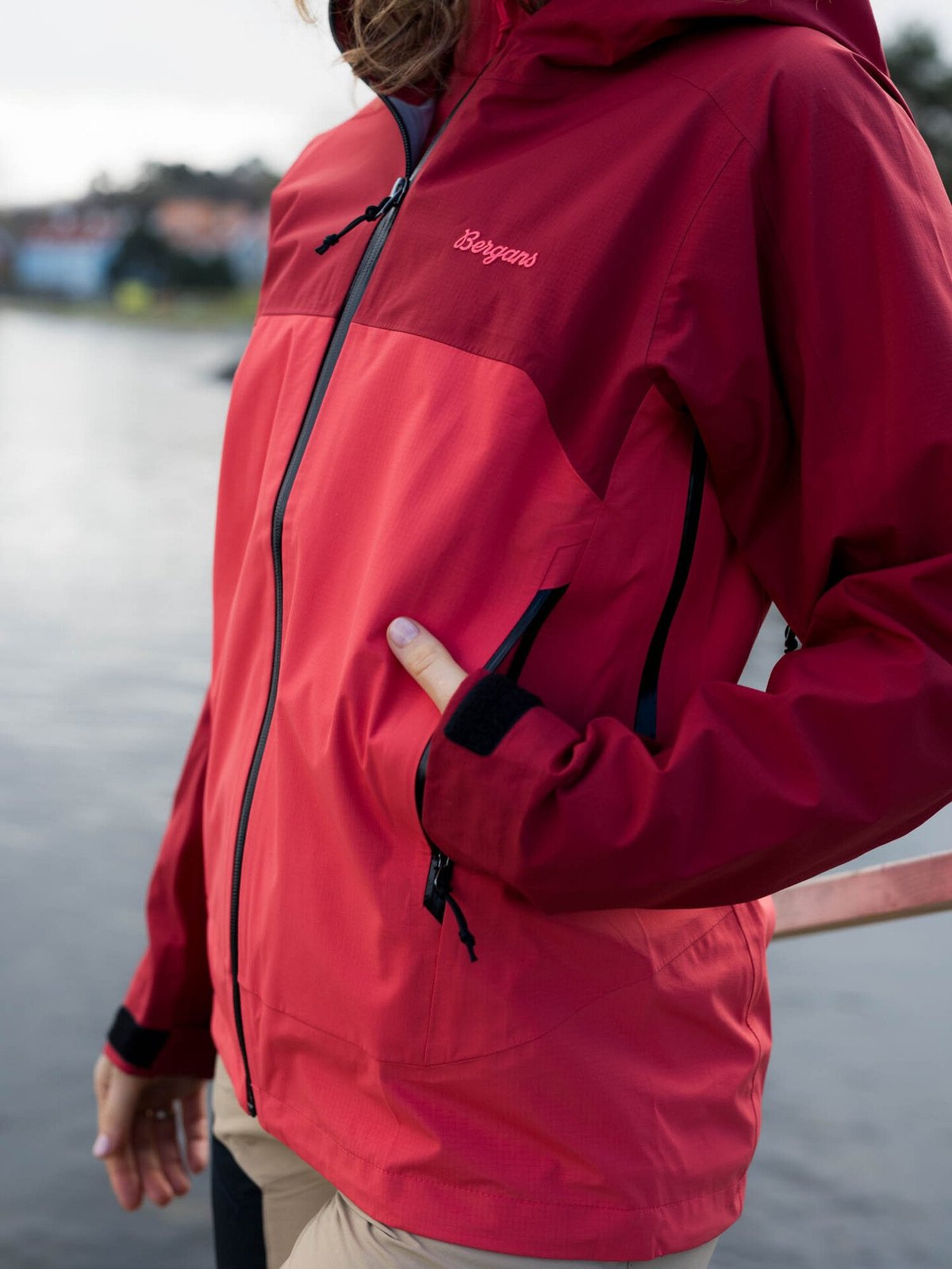 Bergans Vaagaa 3L Shell Jacket Women Peachy Red / Crimson Red