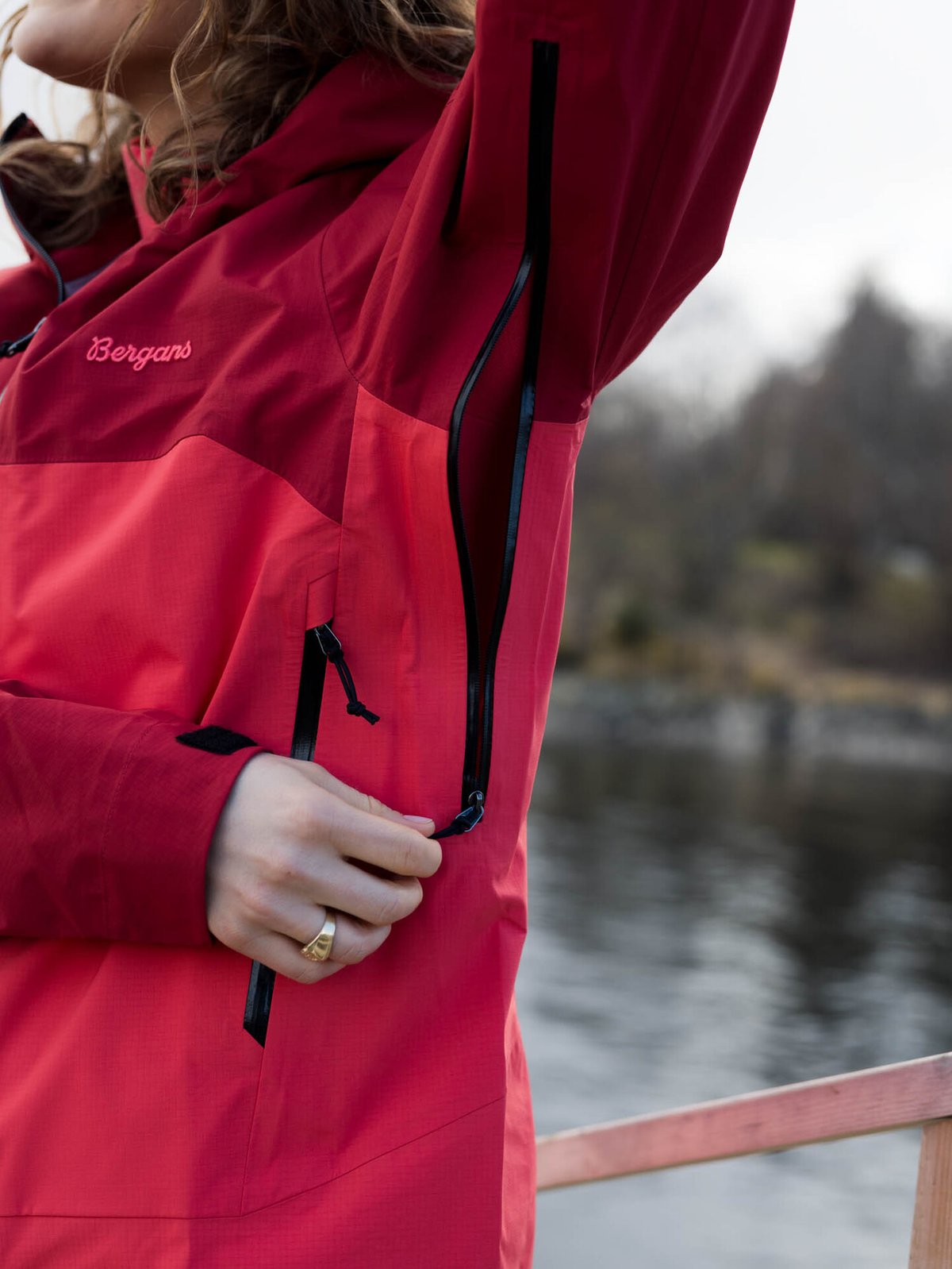 Bergans Vaagaa 3L Shell Jacket Women Peachy Red / Crimson Red