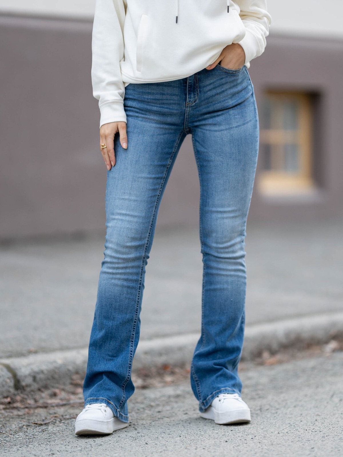 B.YOUNG Luni Flare Jeans Light Blue Denim
