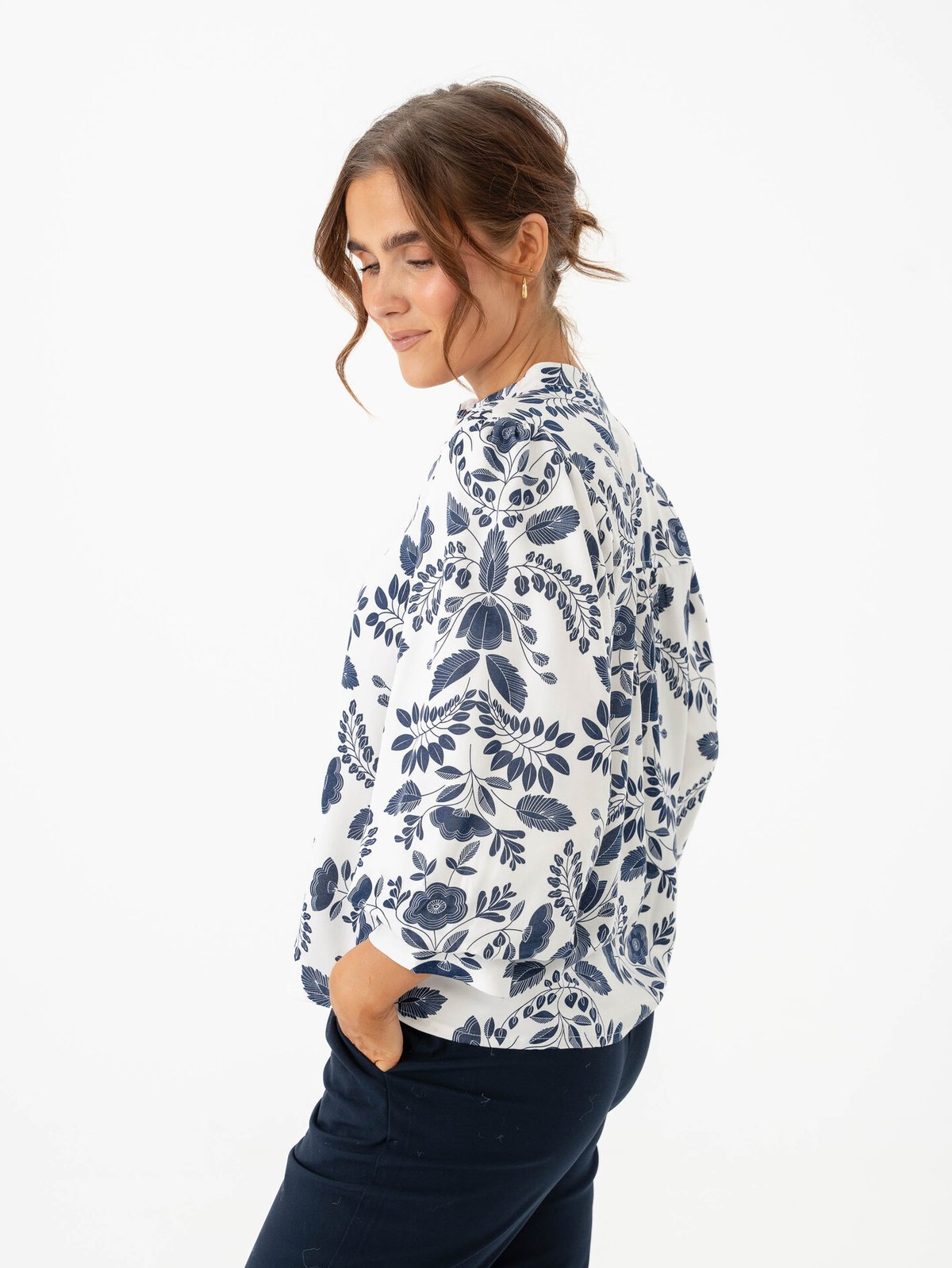 B.YOUNG Isolda Blouse Med Blue Flower