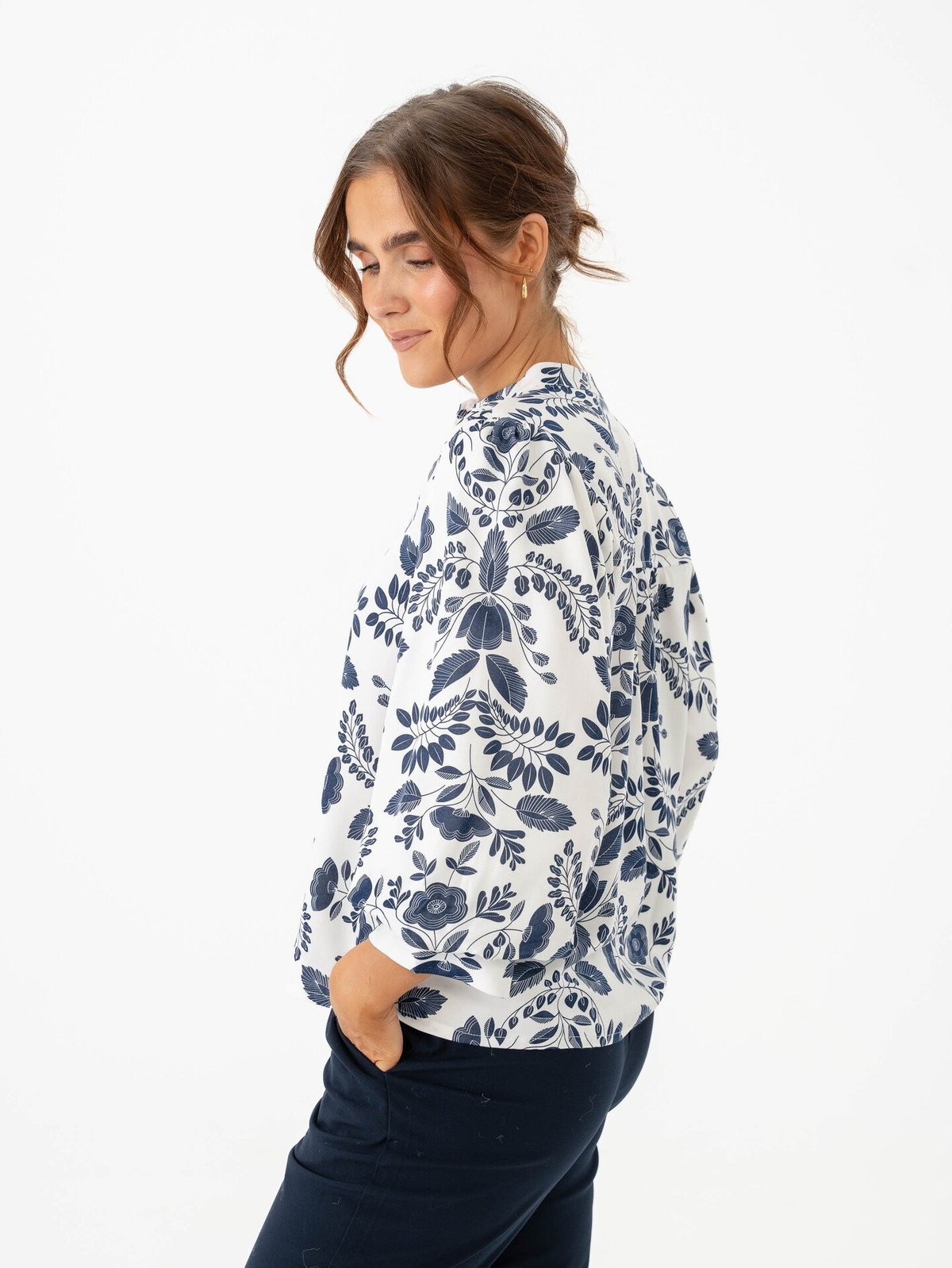 B.YOUNG Isolda Blouse Med Blue Flower