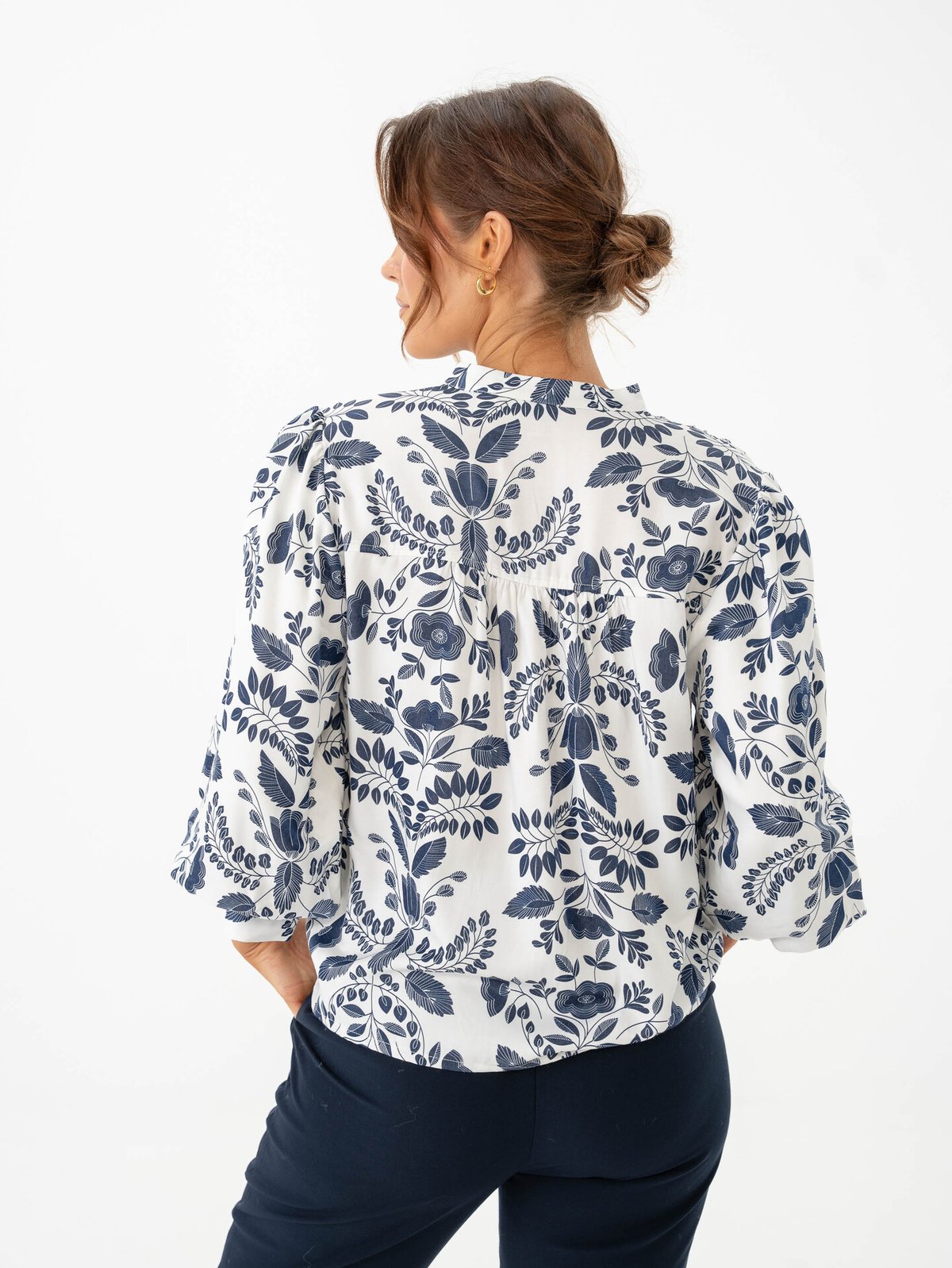 B.YOUNG Isolda Blouse Med Blue Flower