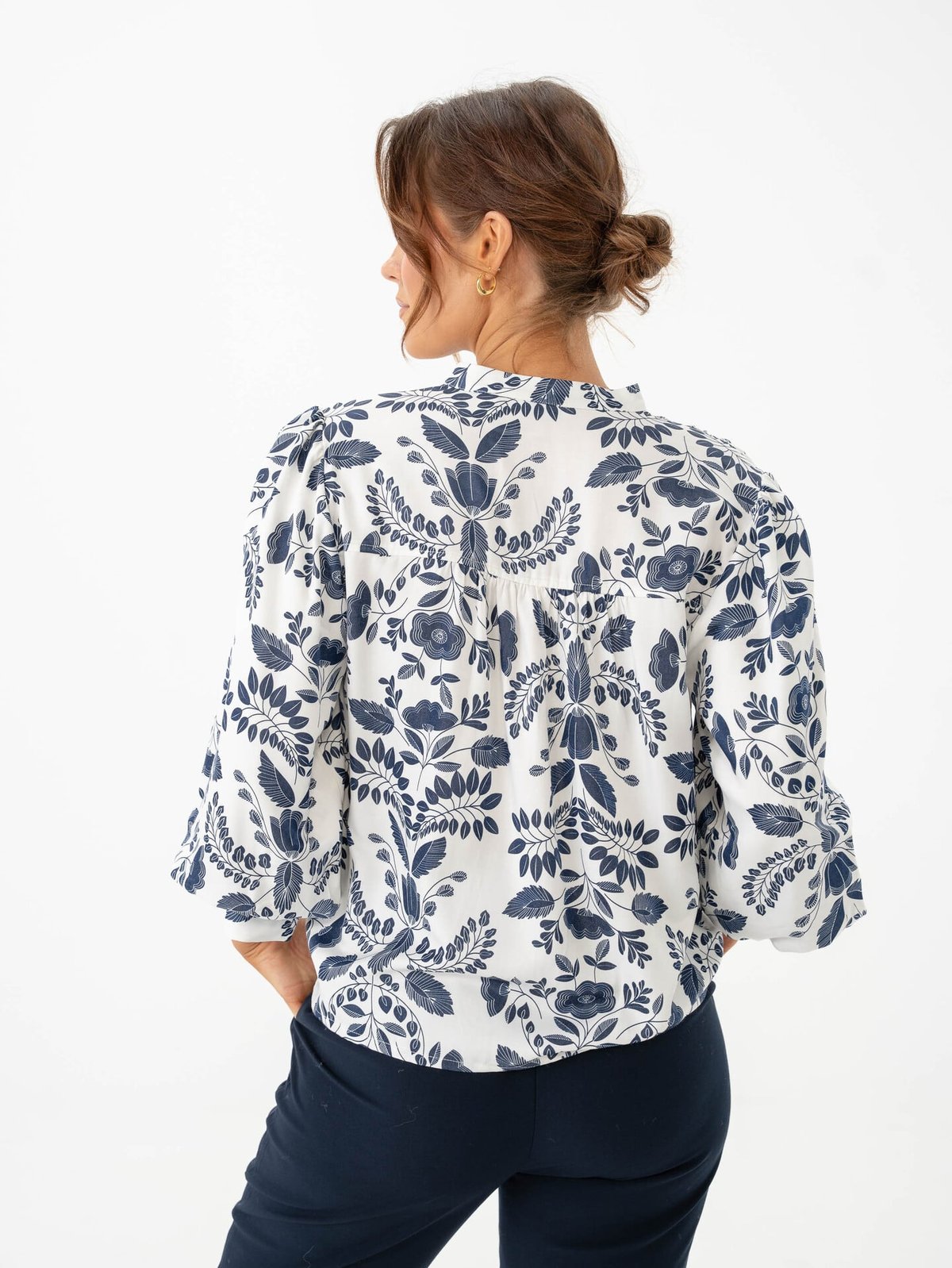 B.YOUNG Isolda Blouse Med Blue Flower