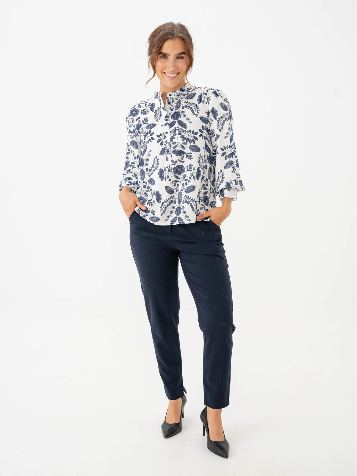 B.YOUNG Isolda Blouse Med Blue Flower