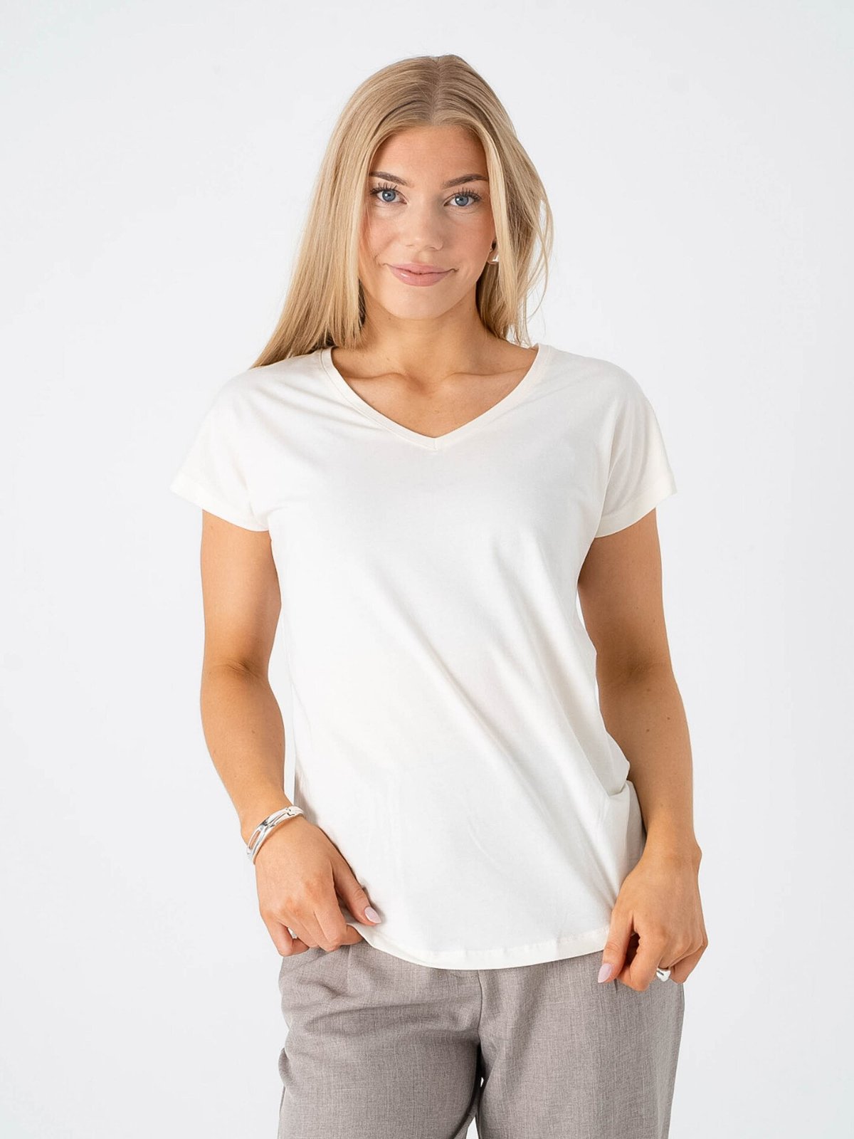 B.YOUNG Pamila V Tee Off White