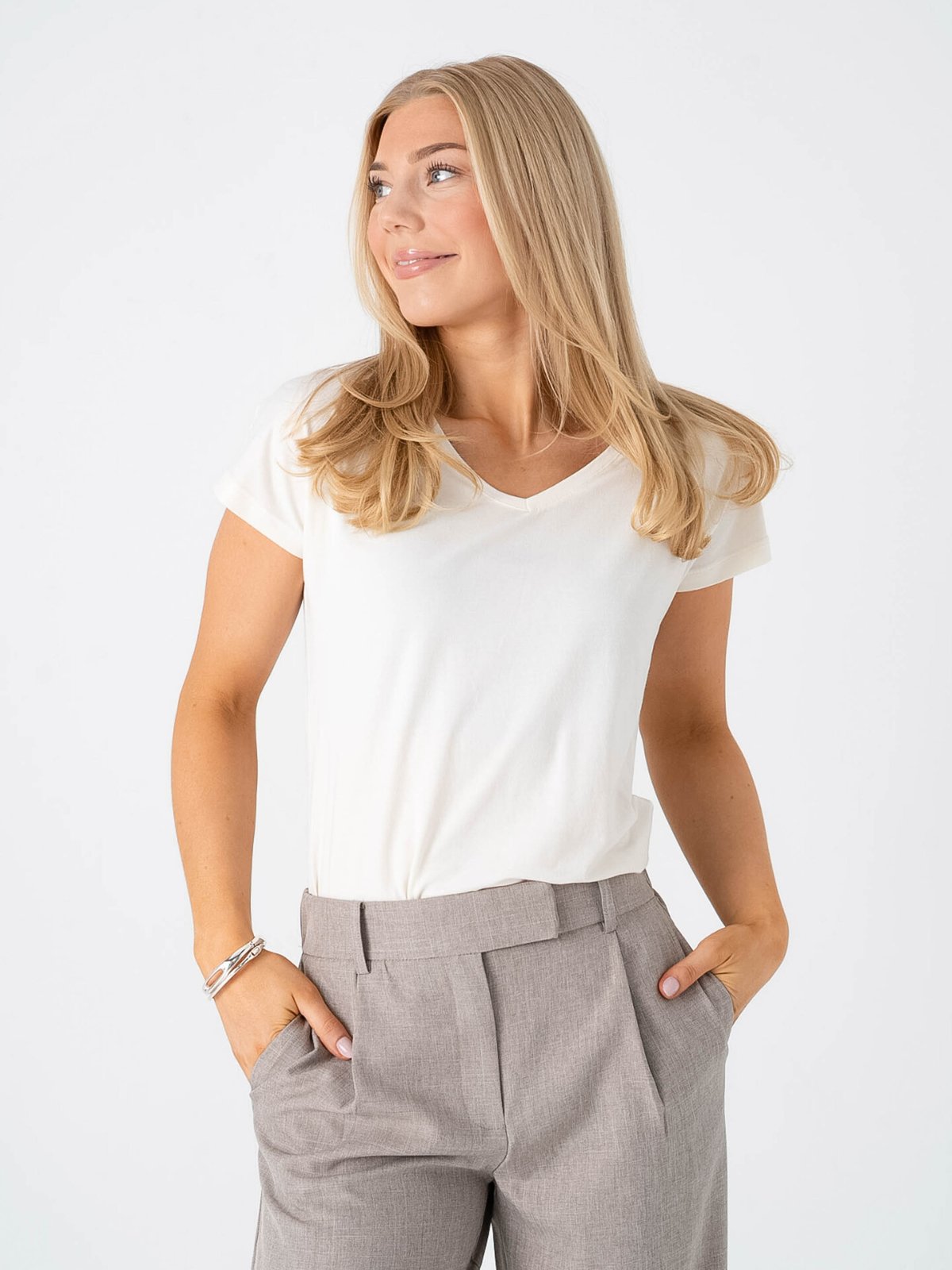 B.YOUNG Pamila V Tee Off White