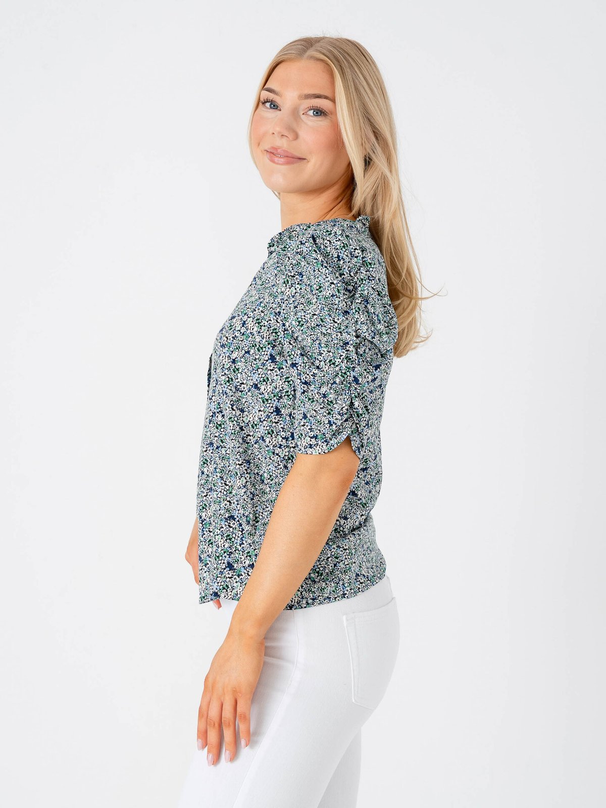 B.YOUNG Gabria Femi Shirt 2 Byflower Blurred Leprechaun