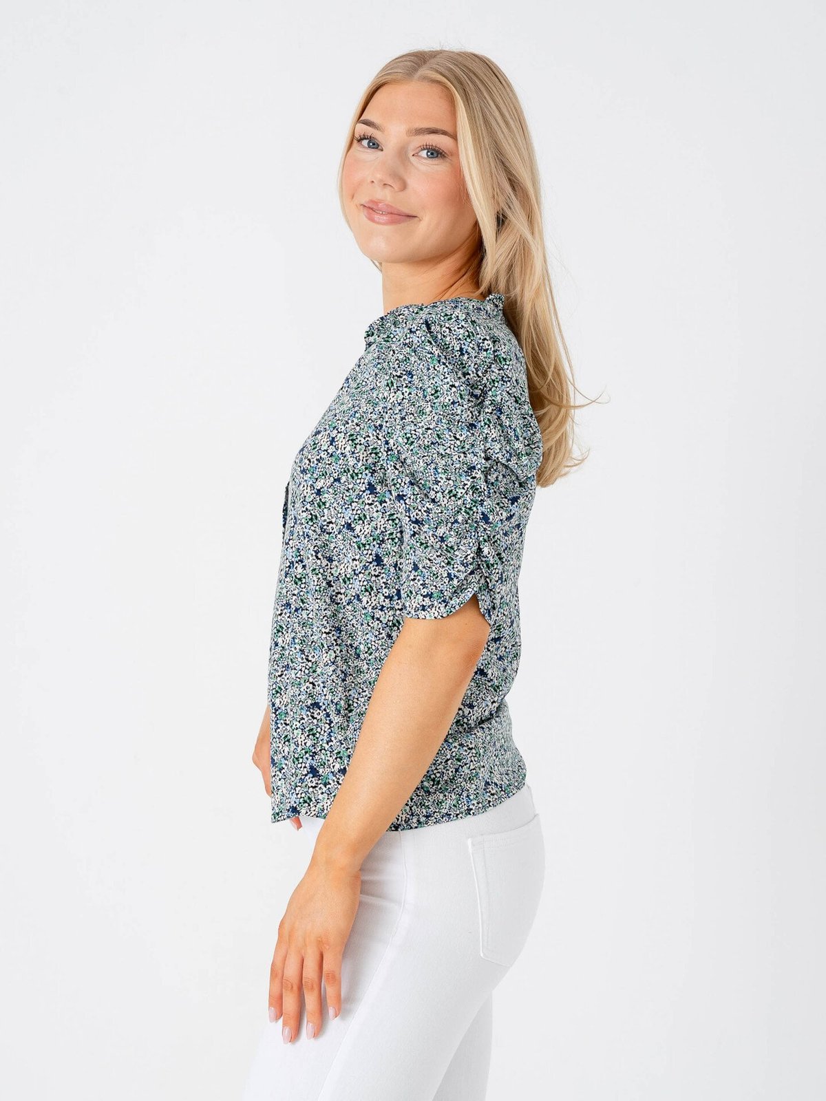 B.YOUNG Gabria Femi Shirt 2 Byflower Blurred Leprechaun