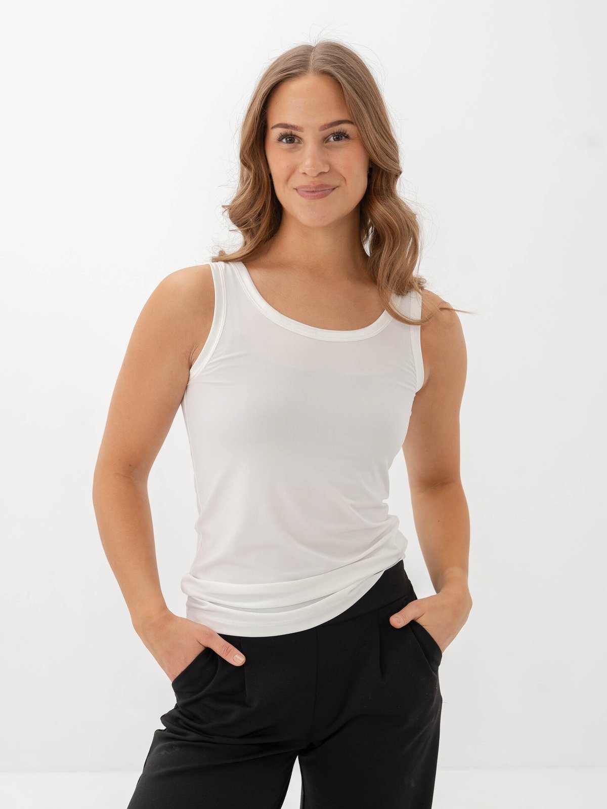 B.YOUNG Iane Basic Singlet Off white