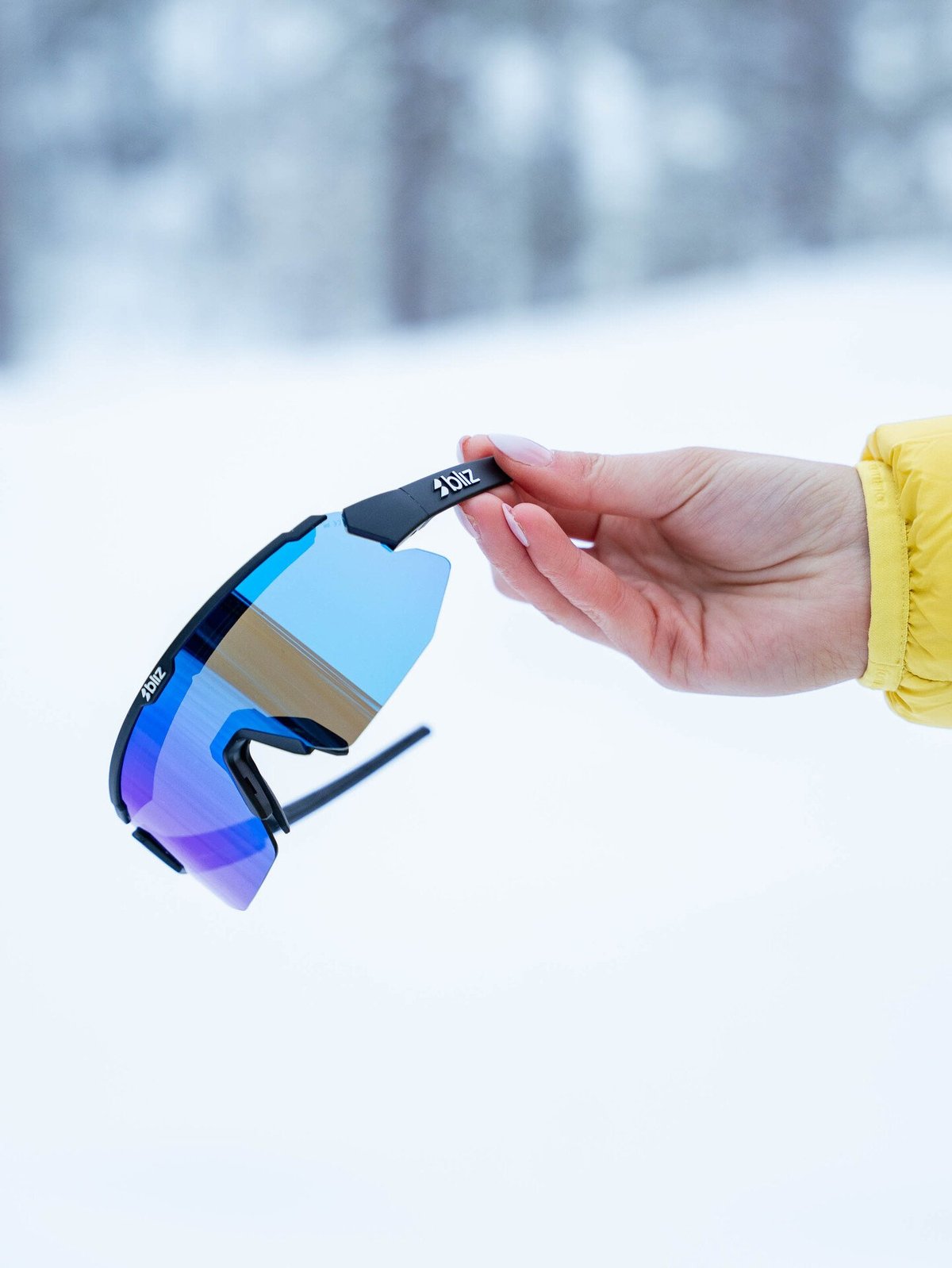 Bliz Breeze Small Ramme: Matt Black / Glass: Brown Blue