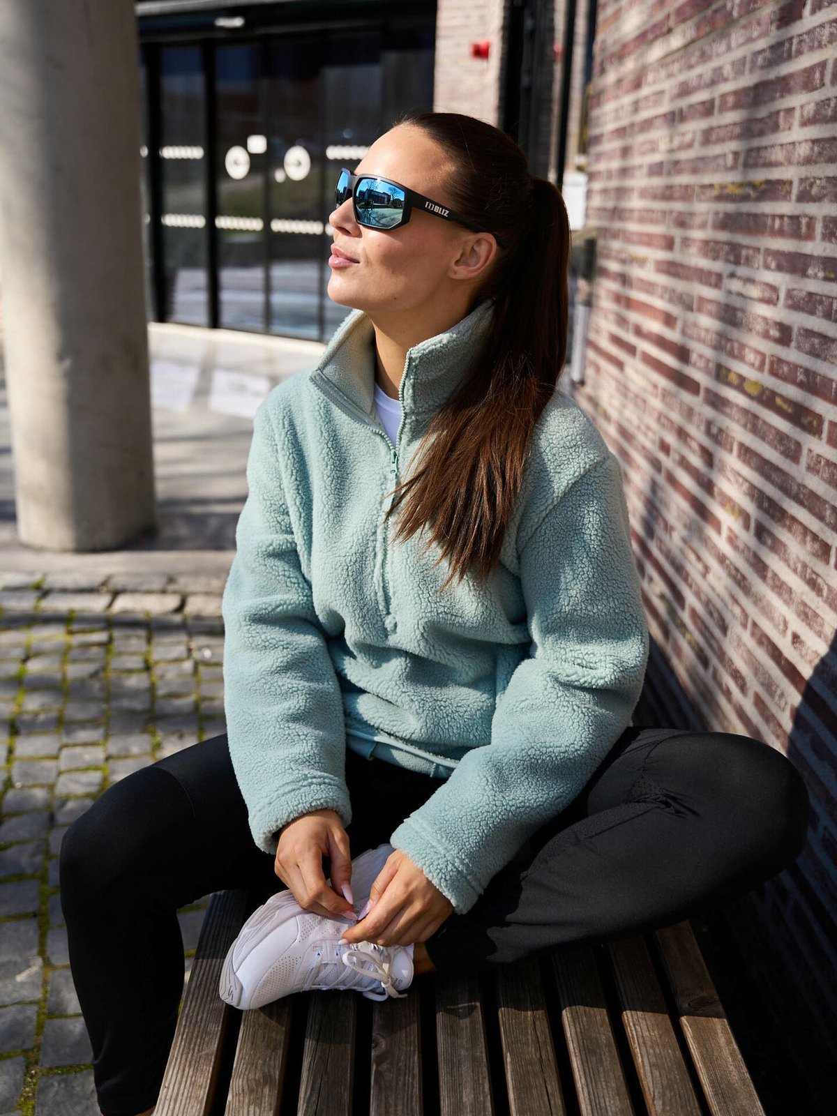 Bliz Arrow Ramme: Matt Black / Glass: Brown Blue