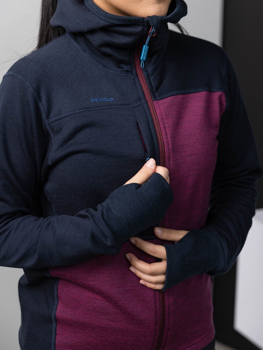 Devold Nibba Merino Jacket Hood Woman Ink/Beetroot