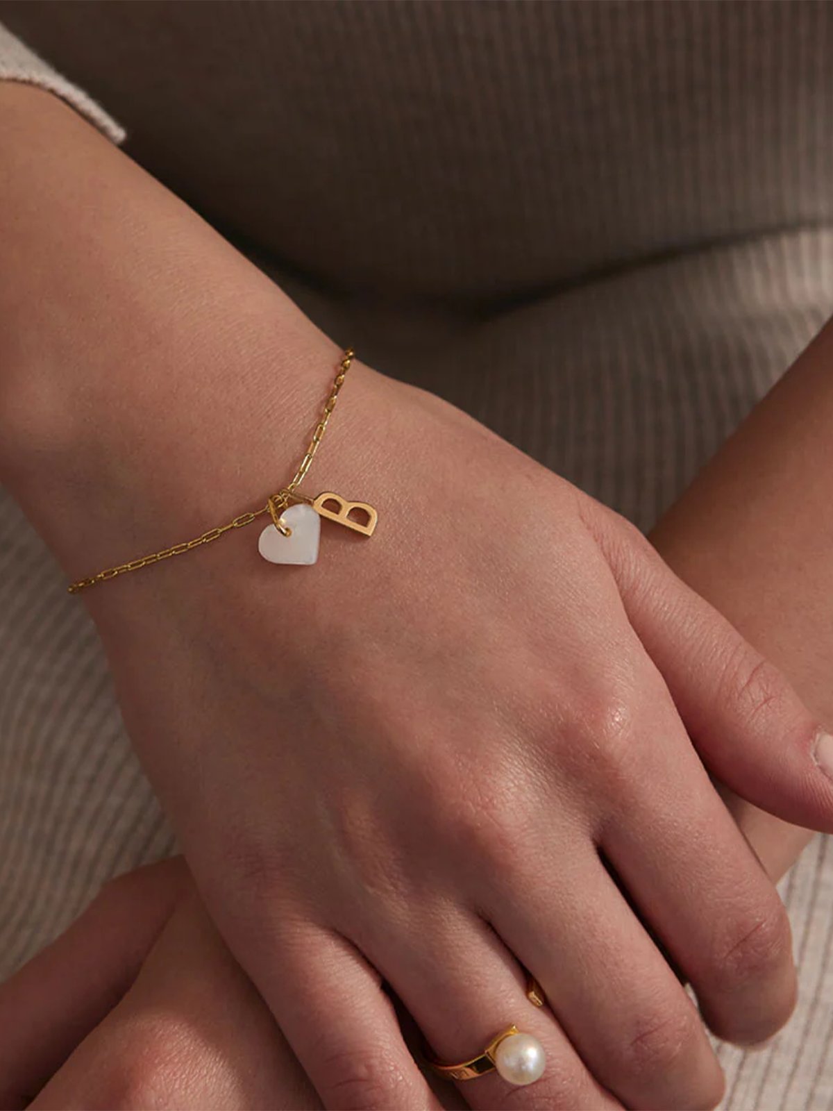 Design Letters Pearl heart charm - Gold plated Gold