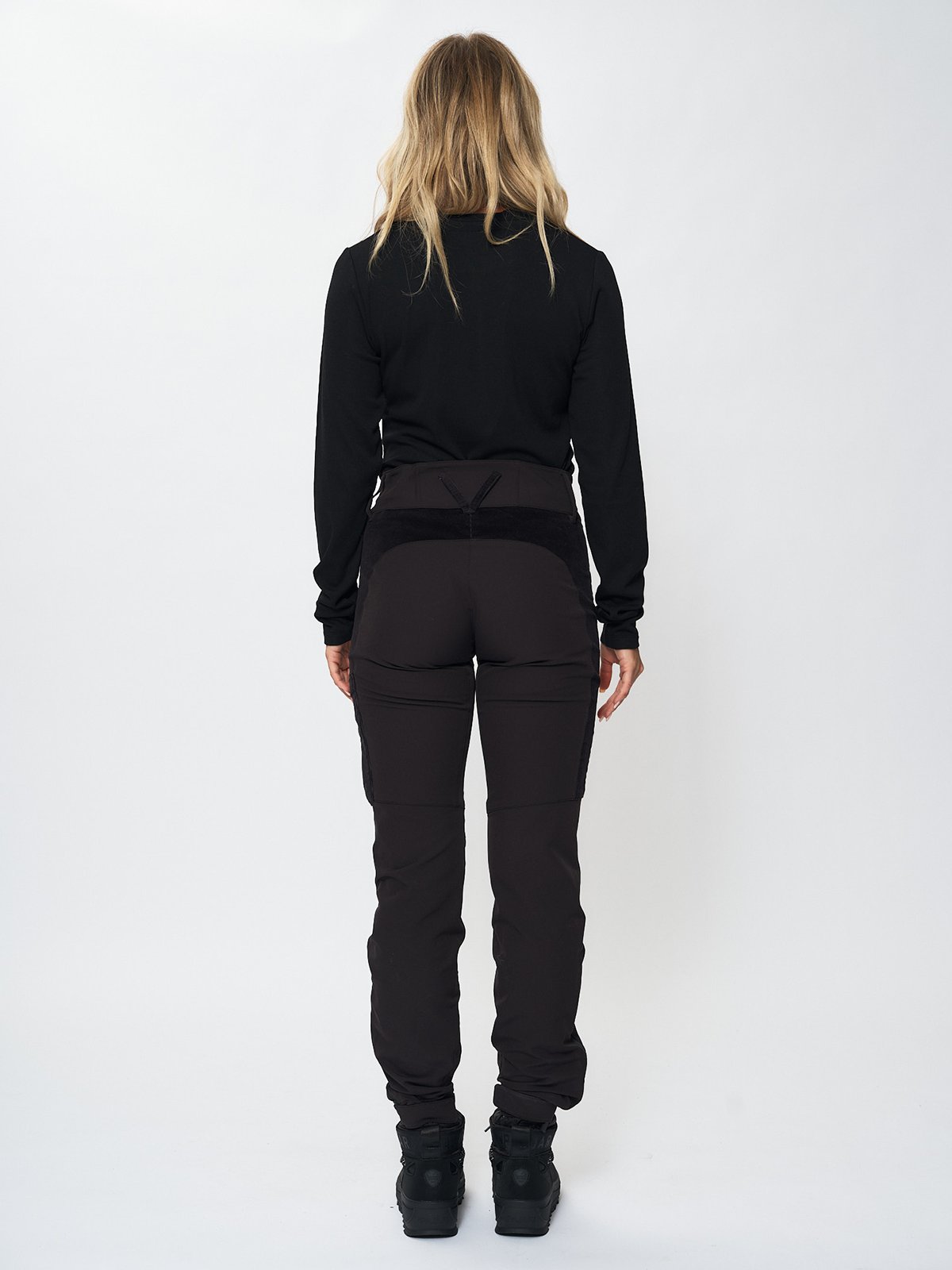Skogstad W Besseggen Black