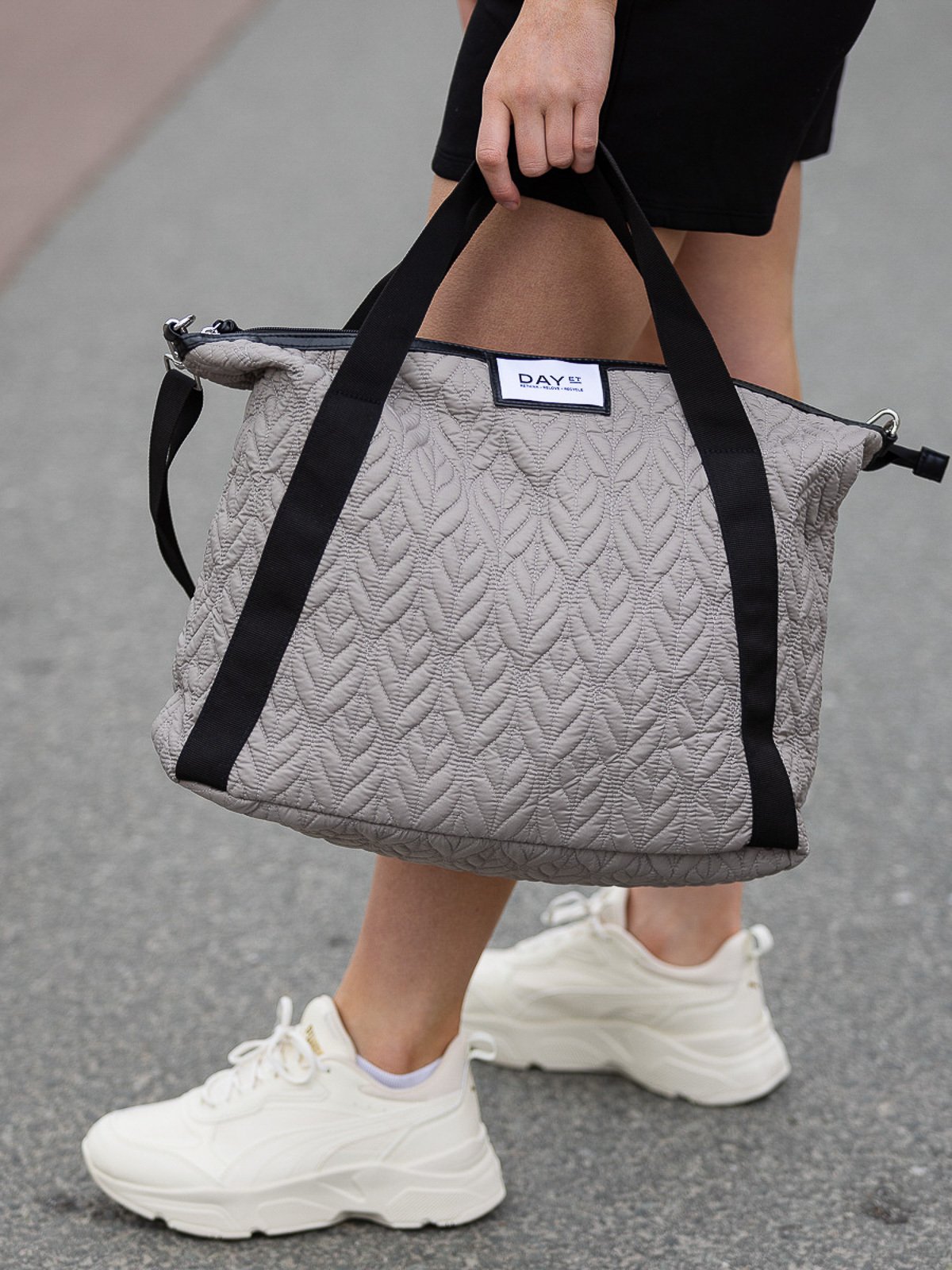 DAY ET Gweneth RE-Q Petal Cross Moon Rock