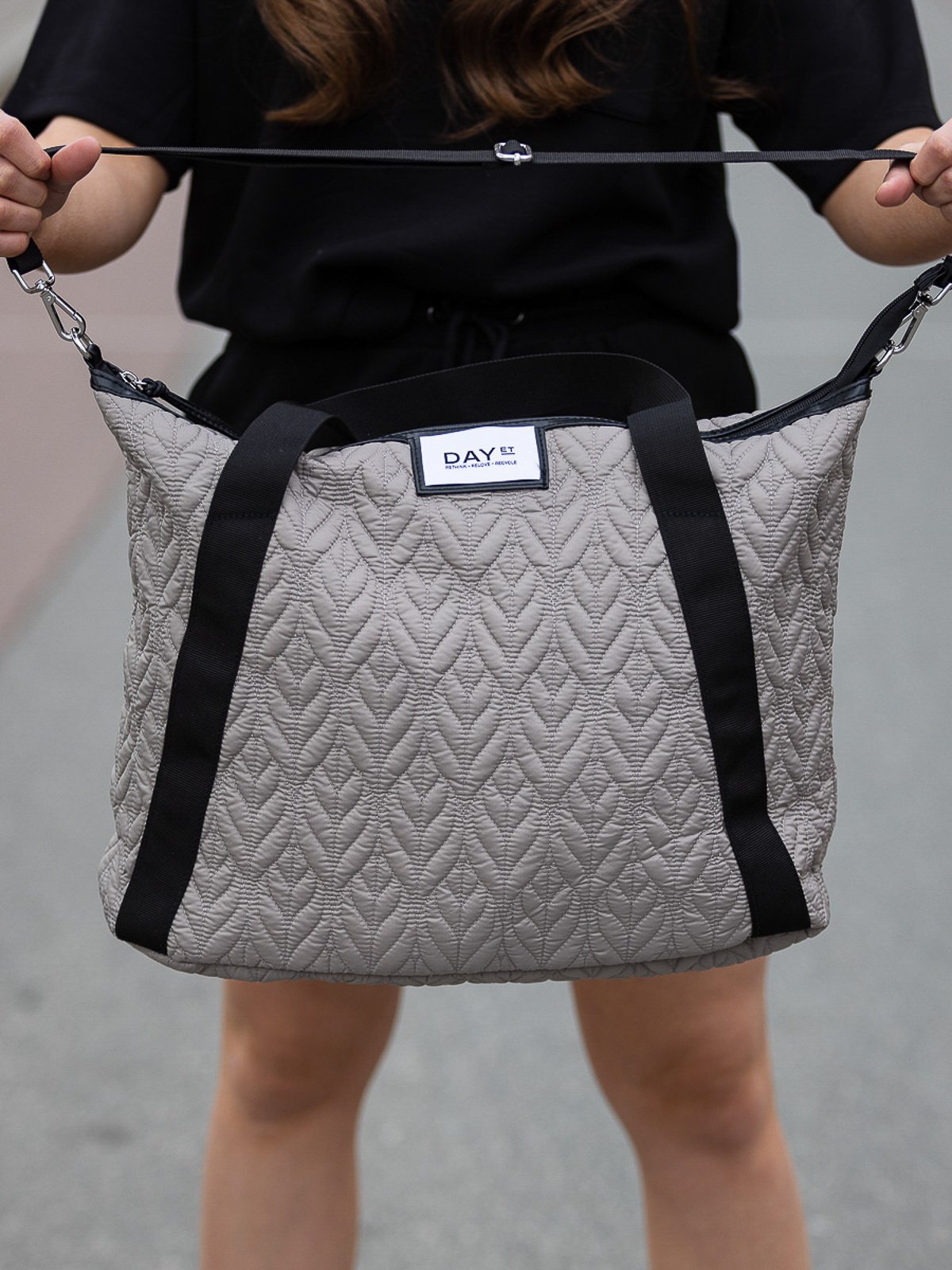 DAY ET Gweneth RE-Q Petal Cross Moon Rock