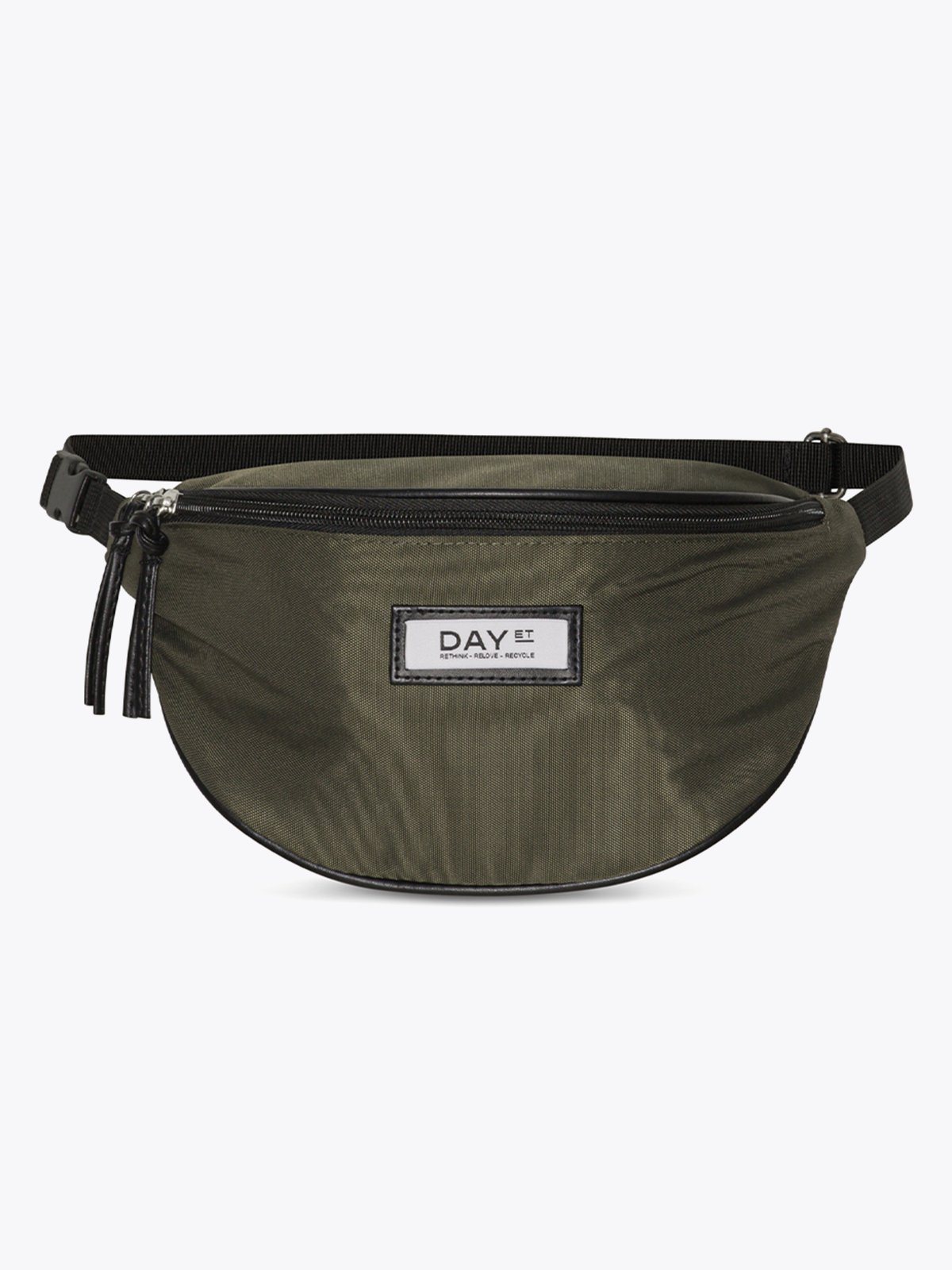 DAY ET Gweneth RE-S Bum Tarmac