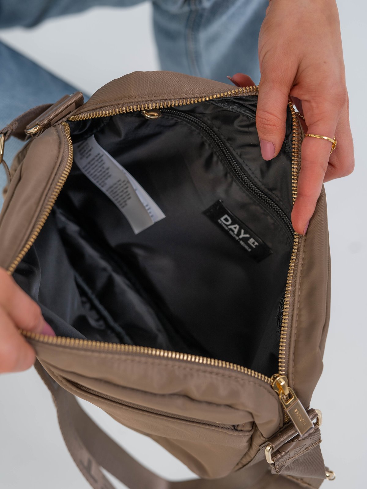 DAY ET Day RE-Logo Band Camero Caribou