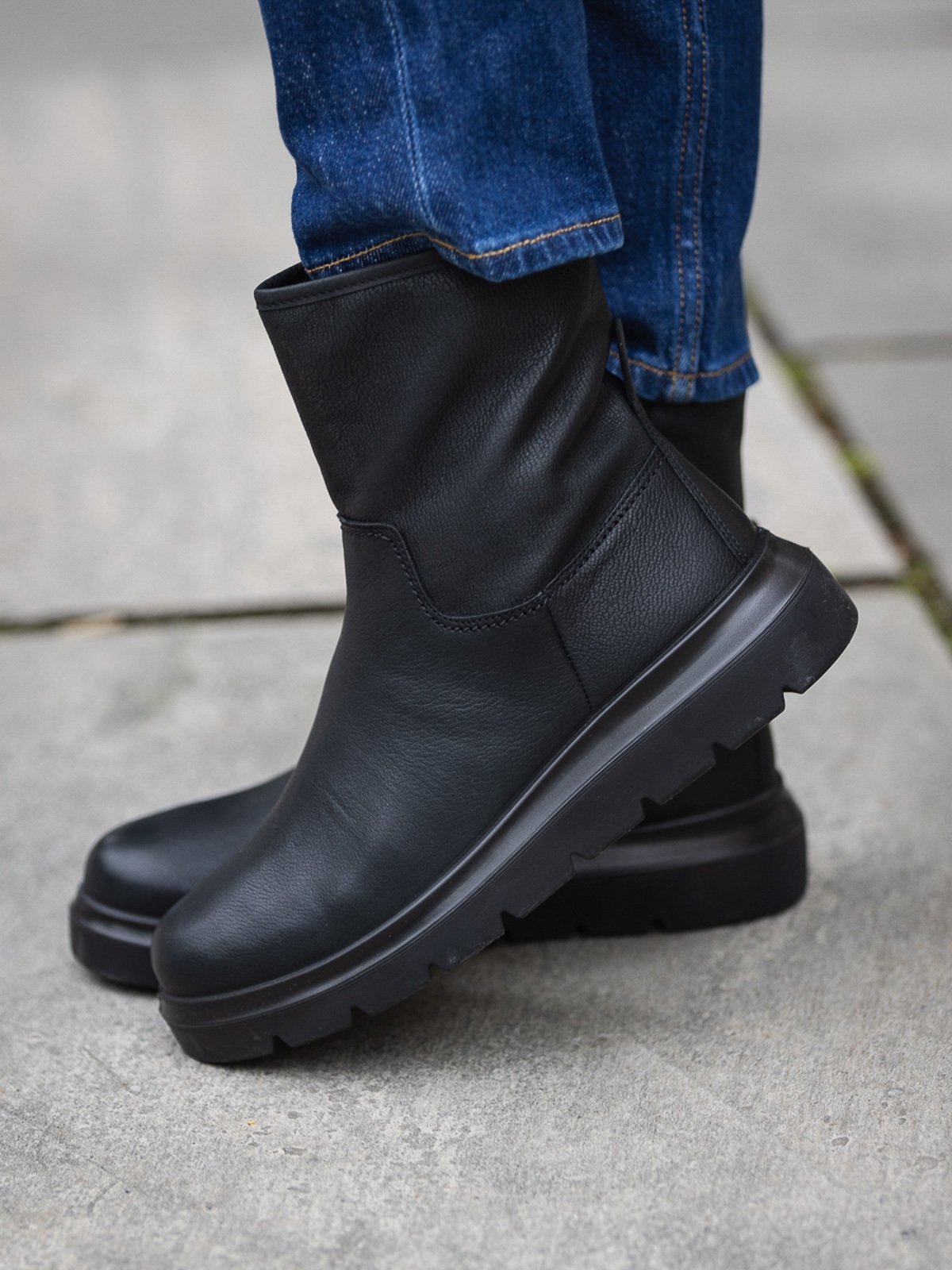 ECCO Nouvelle Mid-cut Boot Black