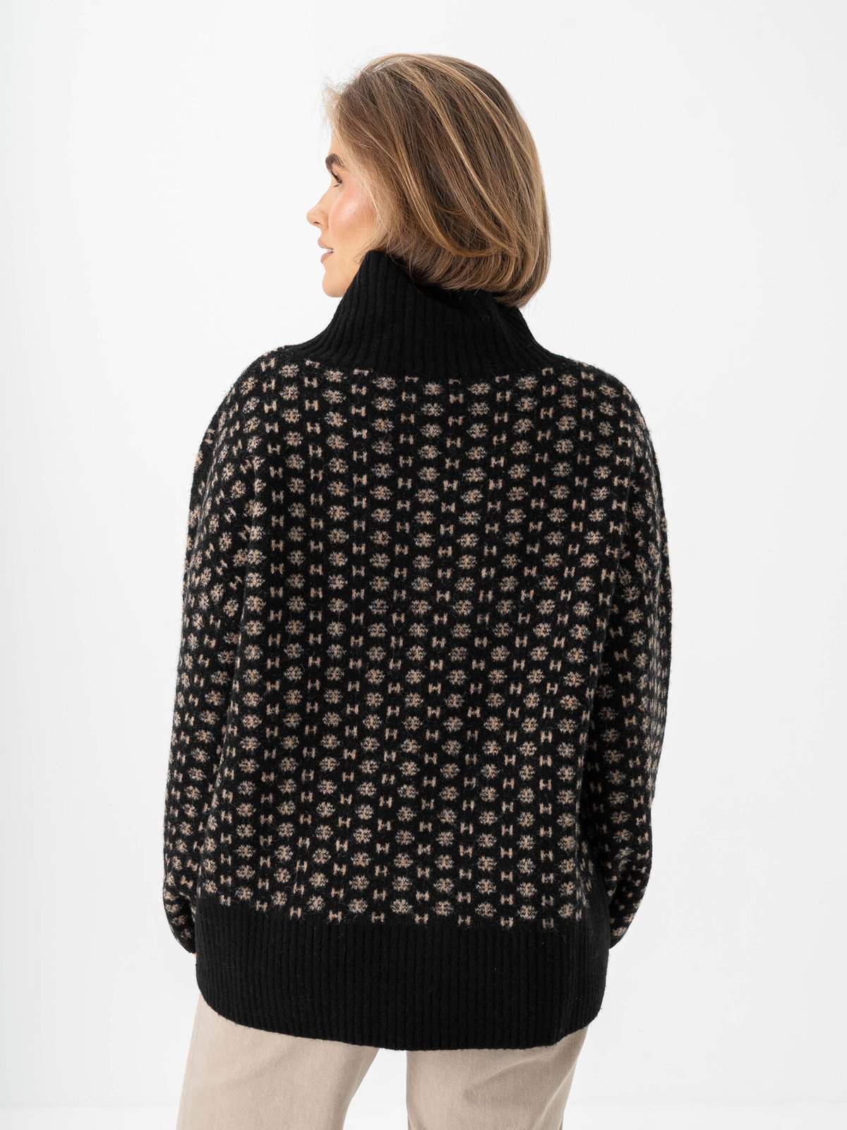 Hést Logo Sweater Jet Black