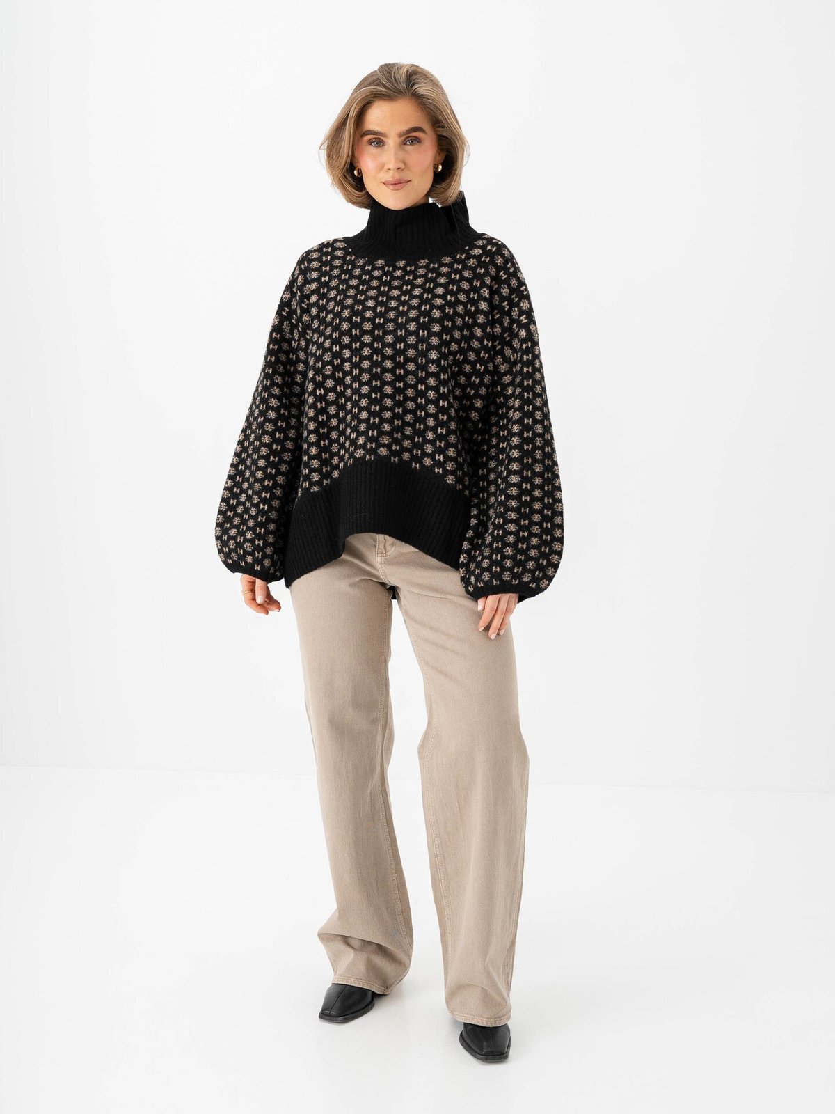 Hést Logo Sweater Jet Black