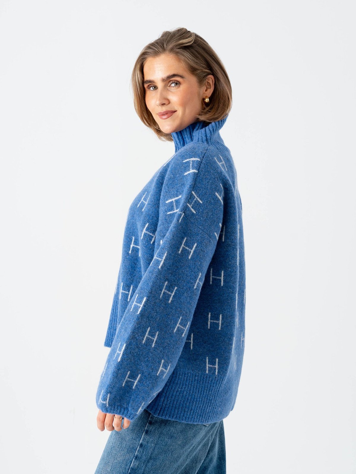 Hést Fam Sweater Short Blue Yonder