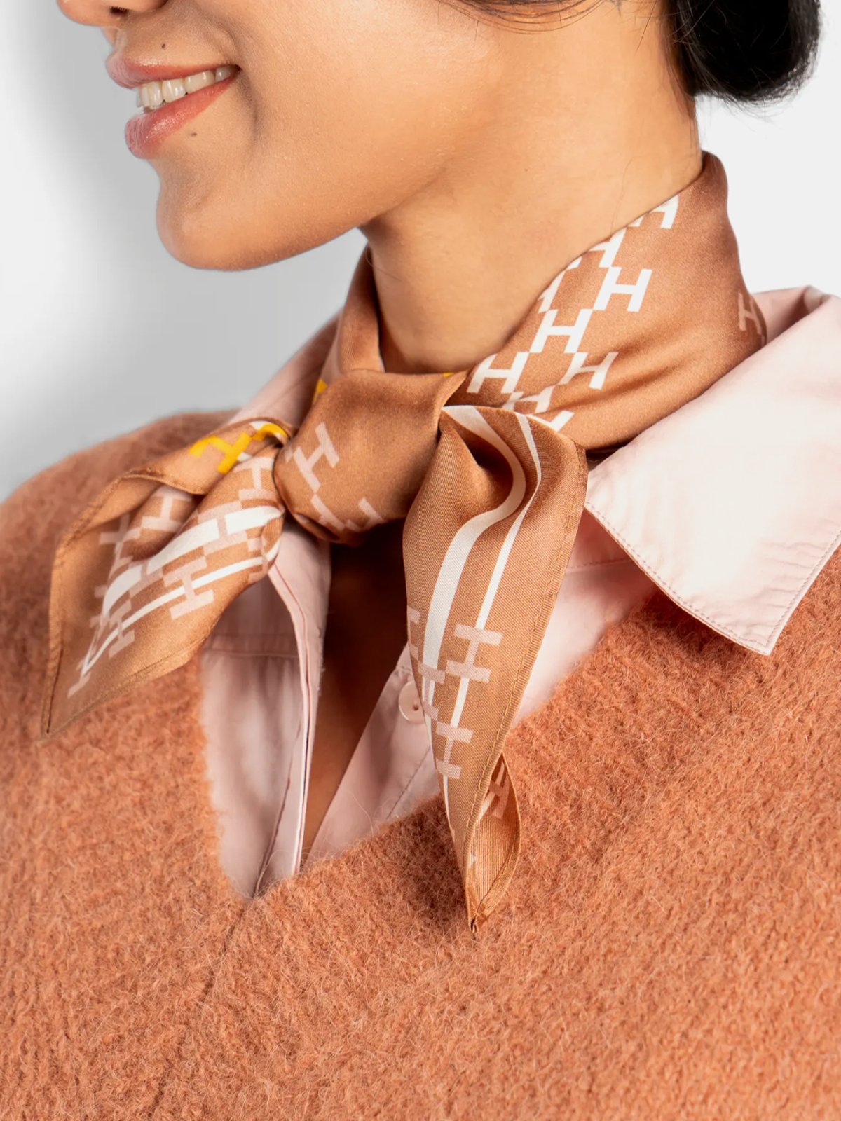 Hést Isadora Silk Scarf Small Mocha Mousse