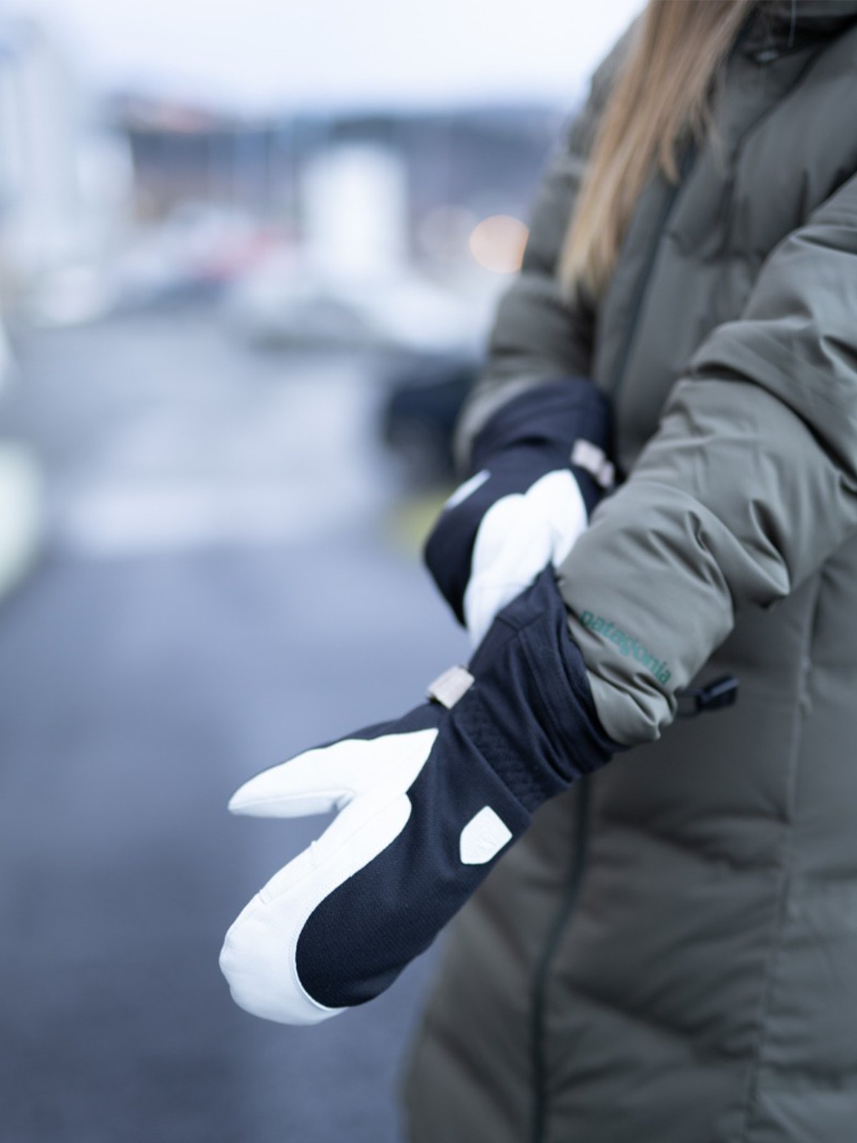 Hestra Women`s Patrol Gauntlet Mitt Sort