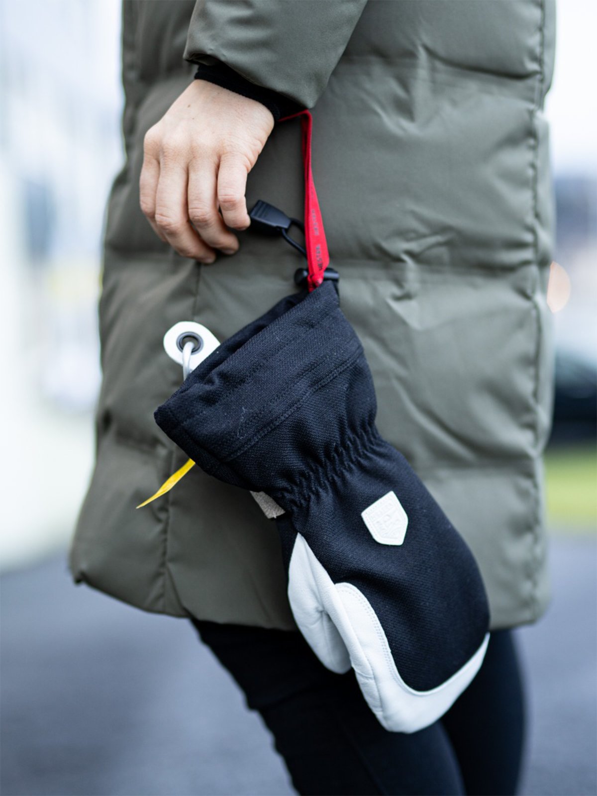 Hestra Women`s Patrol Gauntlet Mitt Sort