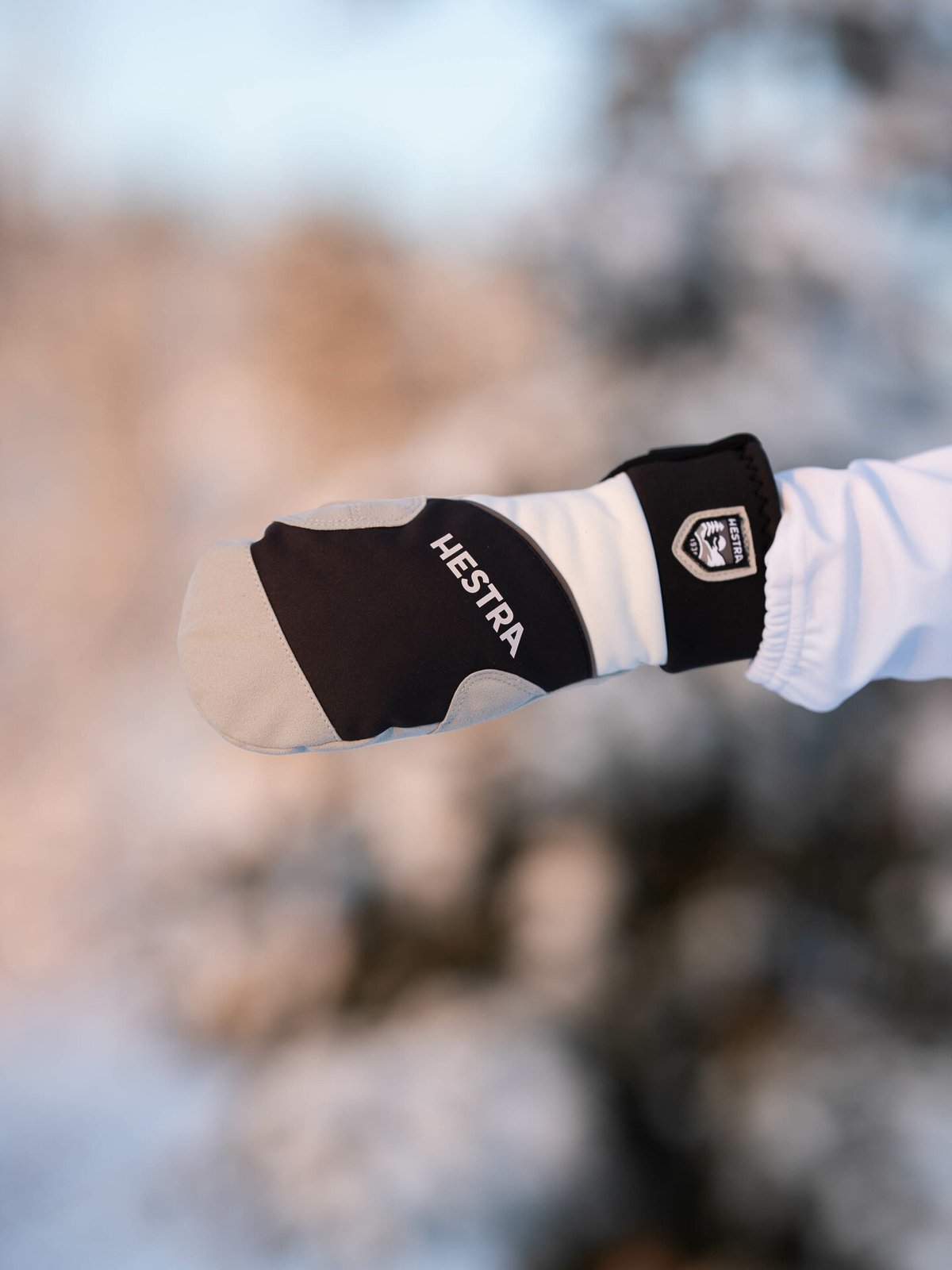 Hestra Comfort Tracker Mitt Black & Ivory