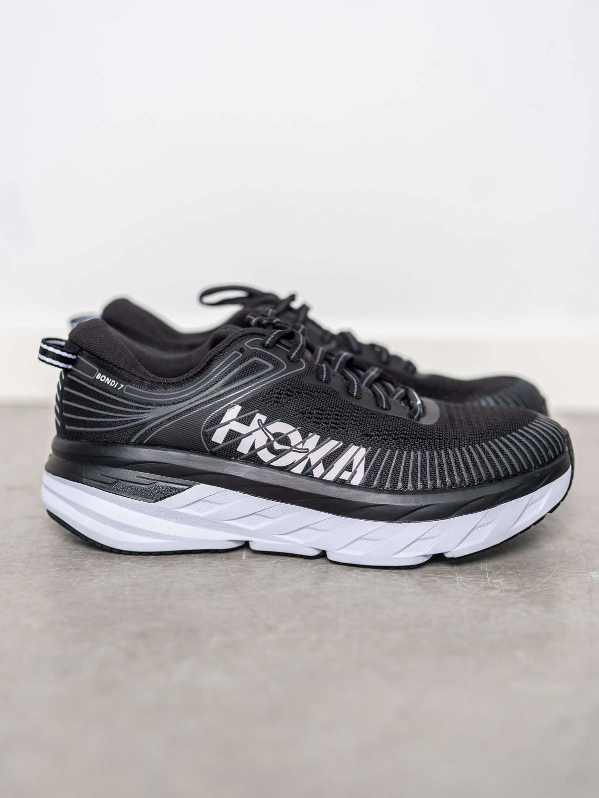 Hoka One One Bondi 7 Black / White
