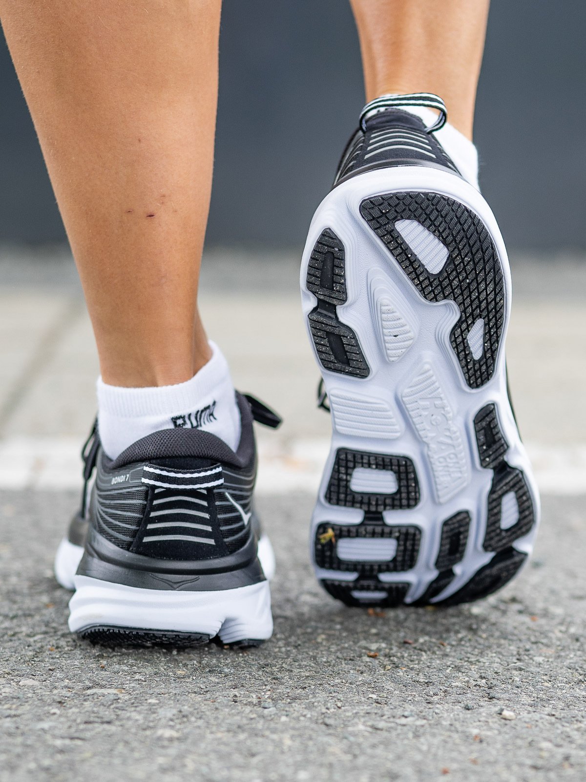 Hoka One One Bondi 7 Black / White