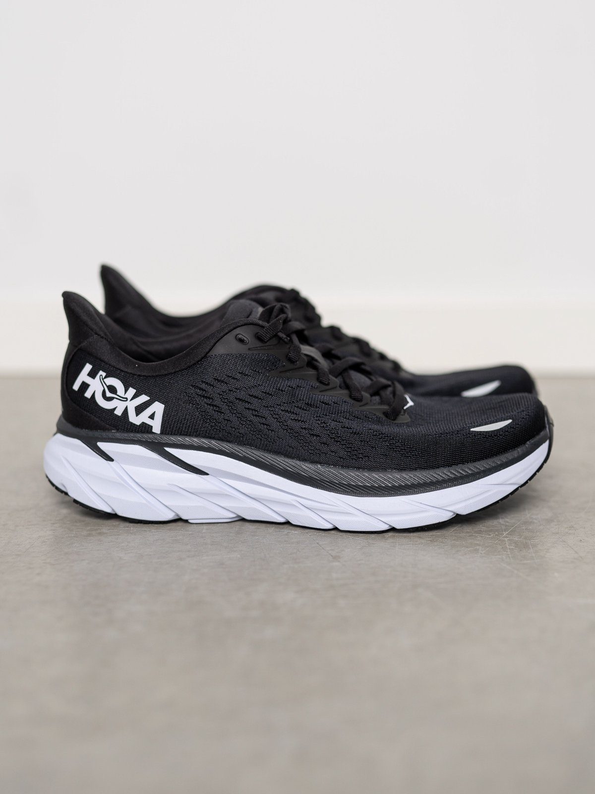 Hoka One One Clifton 8 Black / White
