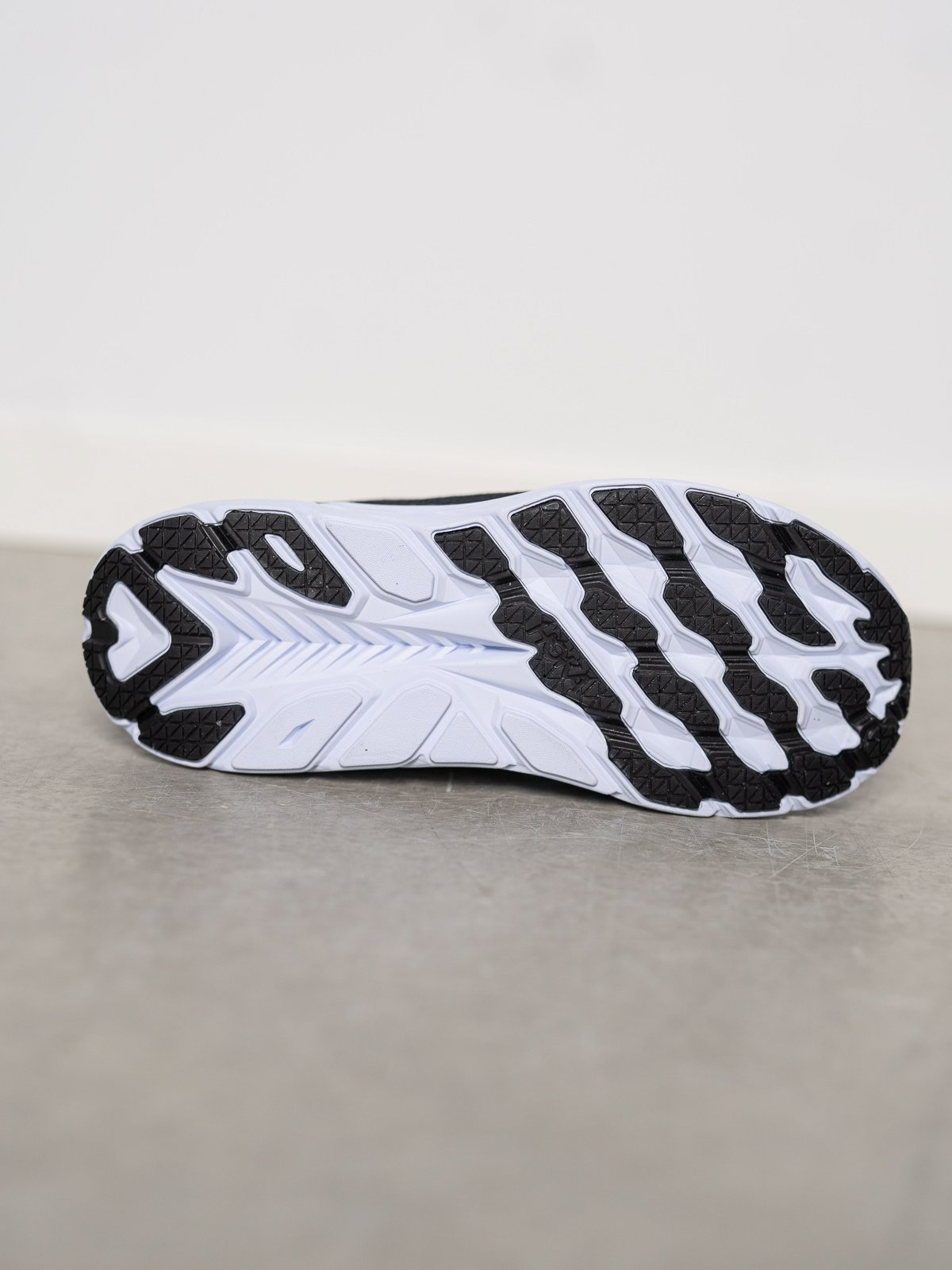 Hoka One One Clifton 8 Black / White