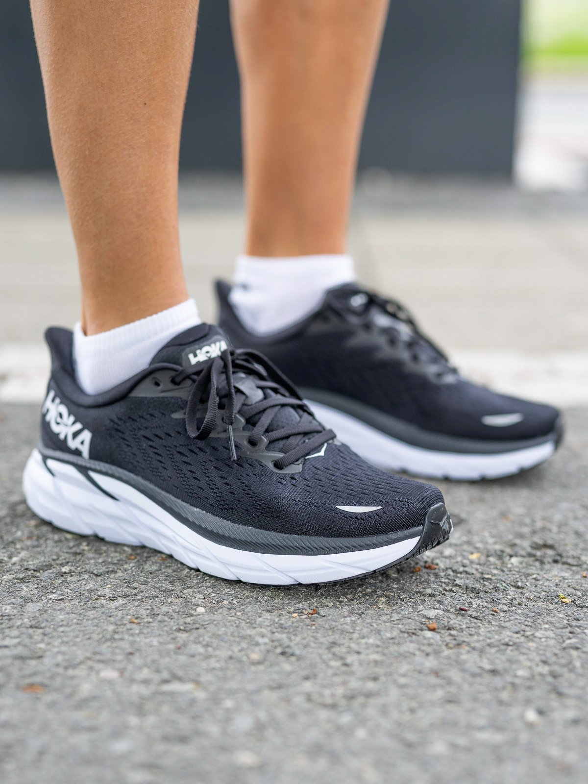 Hoka One One Clifton 8 Black / White