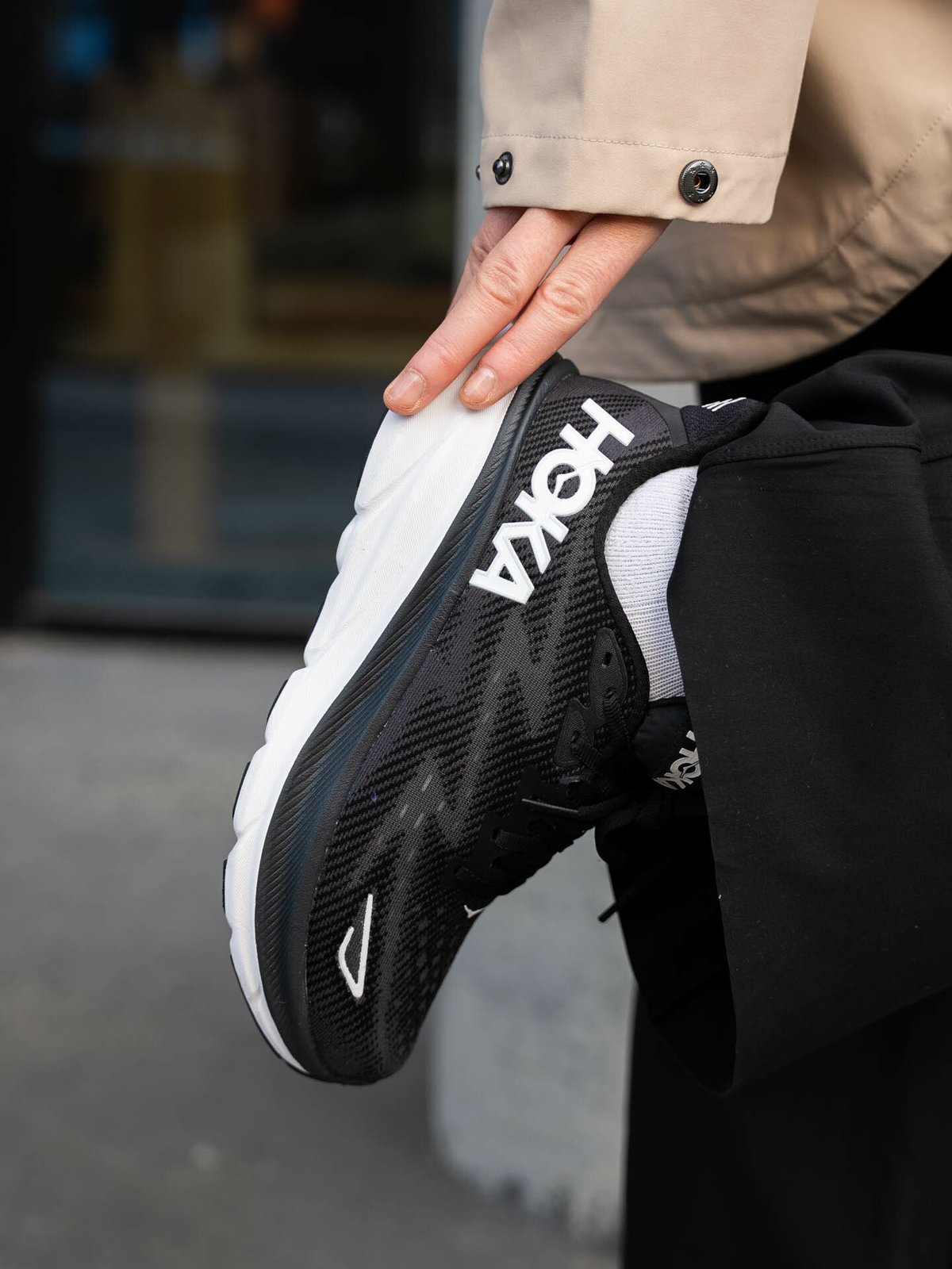 Hoka Clifton 9 Black / White