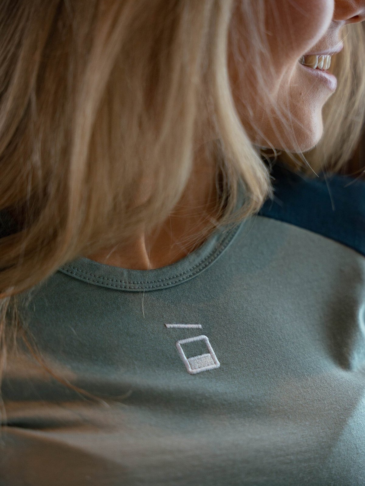 Hygge Women's Hyggewool 180 Crew Neck Light Green / Navy