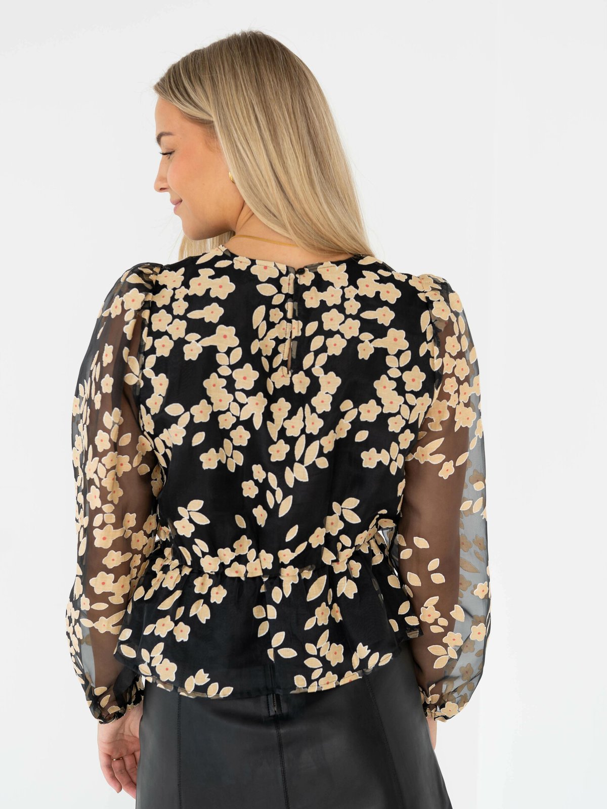 Ichi She Long Sleeve Black with Jojoba flowers
