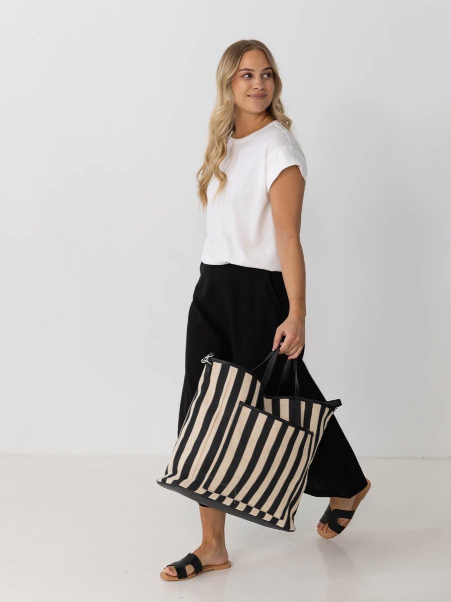 Ichi Nurra Shoulder Bag Doeskin