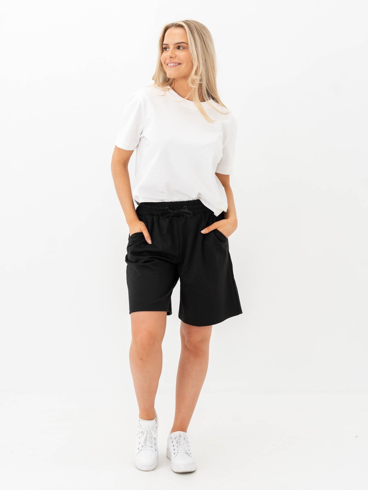 Ichi Kate Shorts Black
