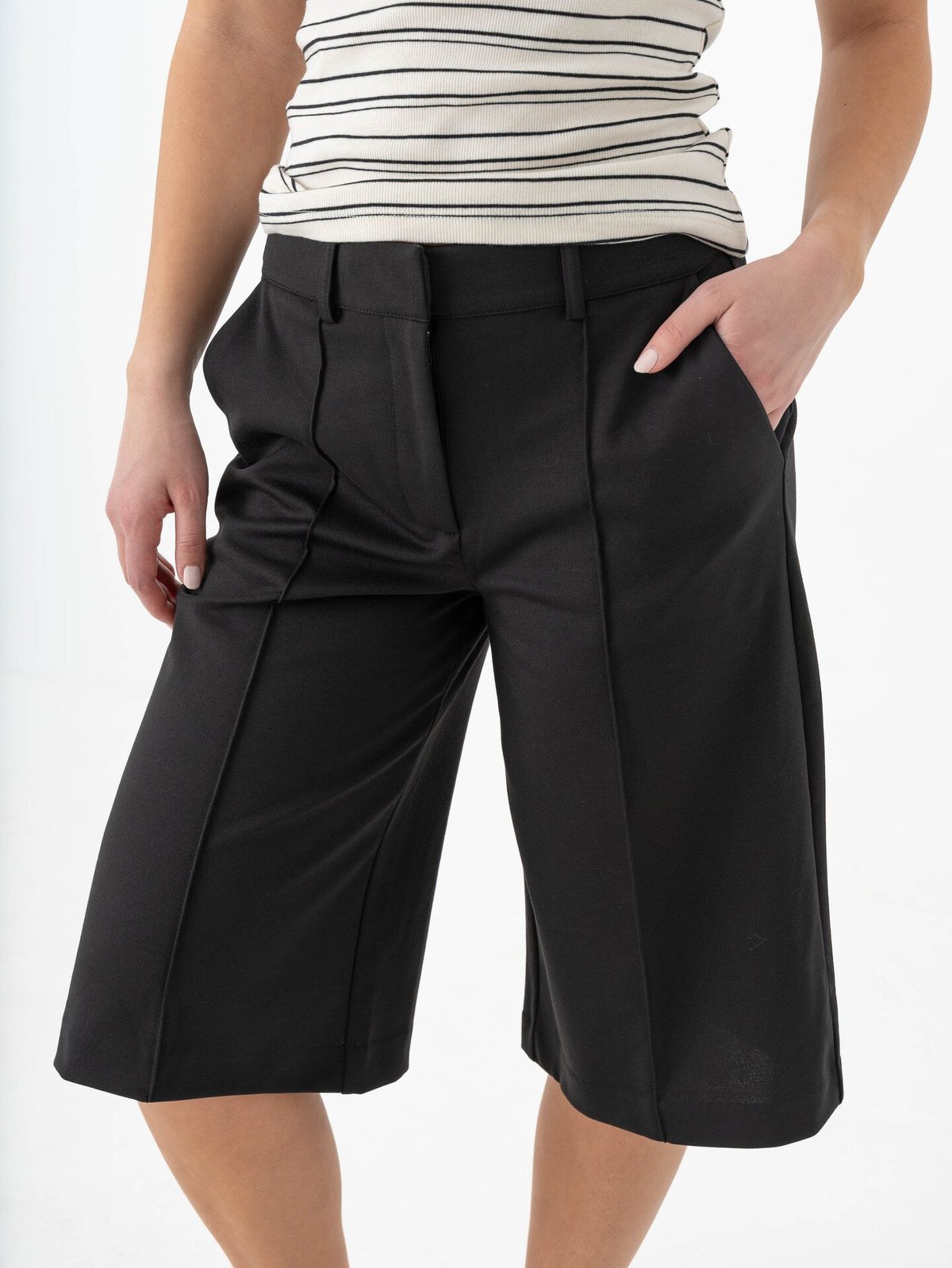 Ichi Kate Bermuda Shorts Black