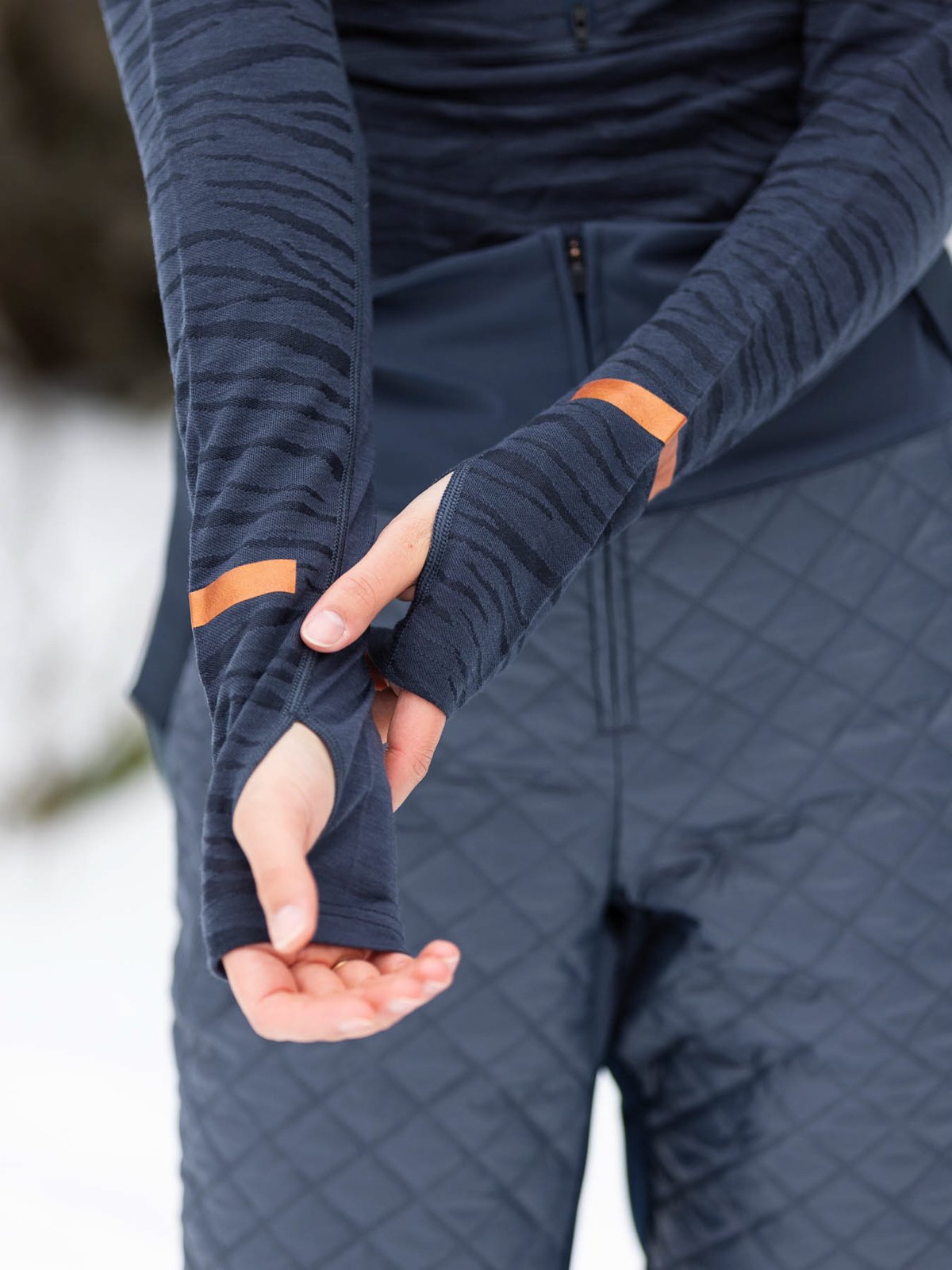 Johaug Advance Tech-Wool Hood Ink