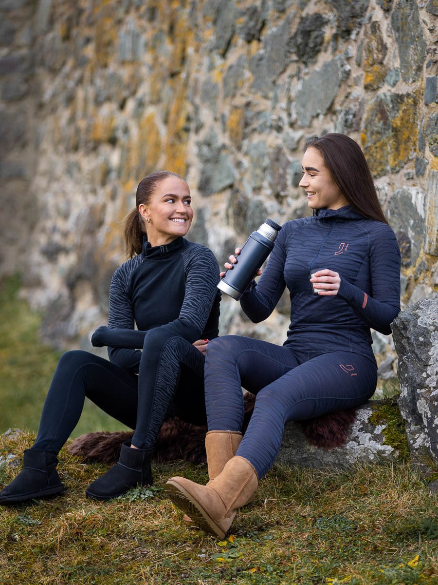 Johaug Advance Tech-Wool Hood Ink