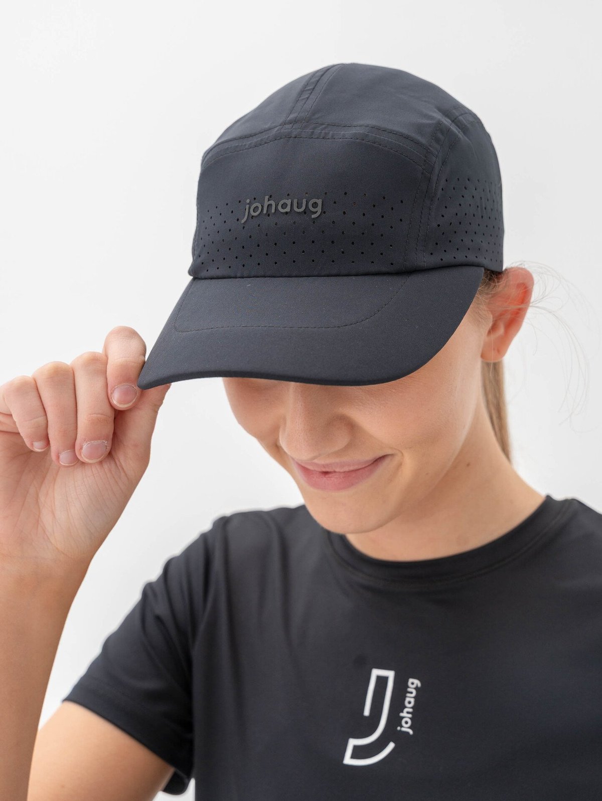 Johaug Discipline Caps Black